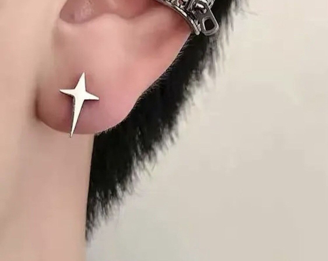 Other 4 Point Star Stud Earring Size ONE SIZE - 1 Thumbnail