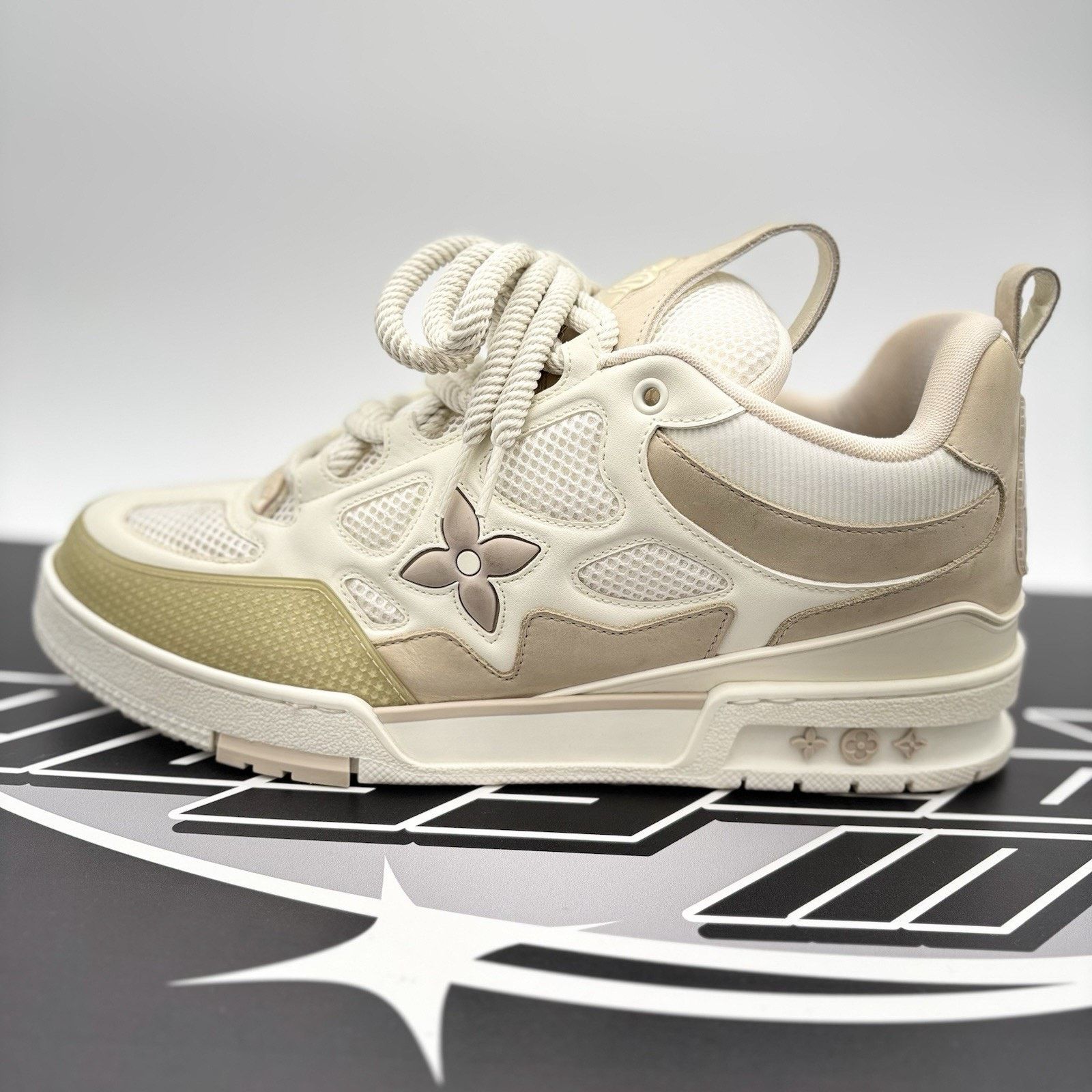 Louis Vuitton (11.5-12 US) Louis Vuitton Skate ' White ' | GOOD CONDITION! Size US 12 / EU 45 - 11 Thumbnail