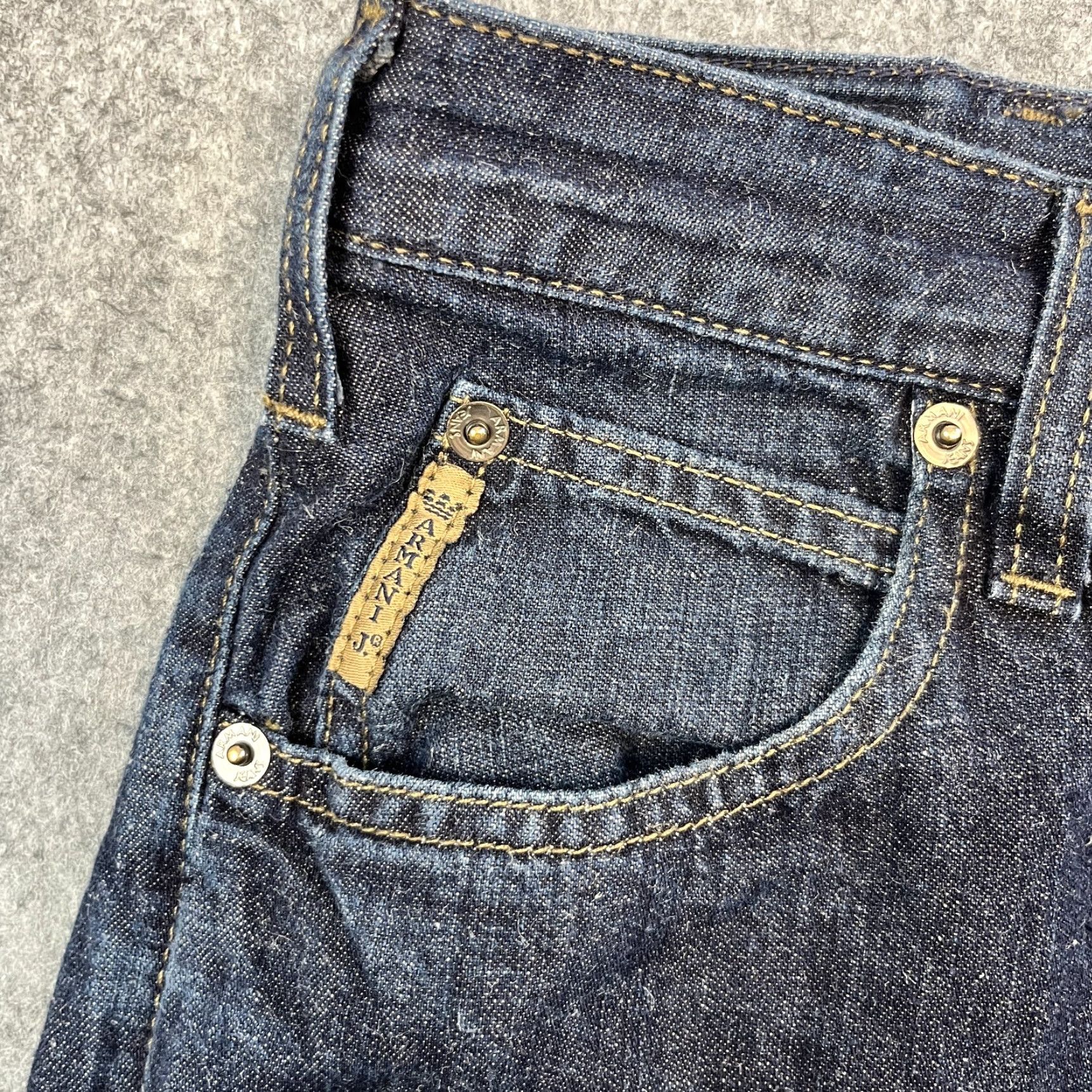 Vintage Armani Jeans Jeans Regular Straight 30 32 Blue Indigo Denim 5-Pocket Logo Button Vintage No Mens 30 in Dark Wash Indigo Denim Size US 30 / EU 46 - 7 Thumbnail