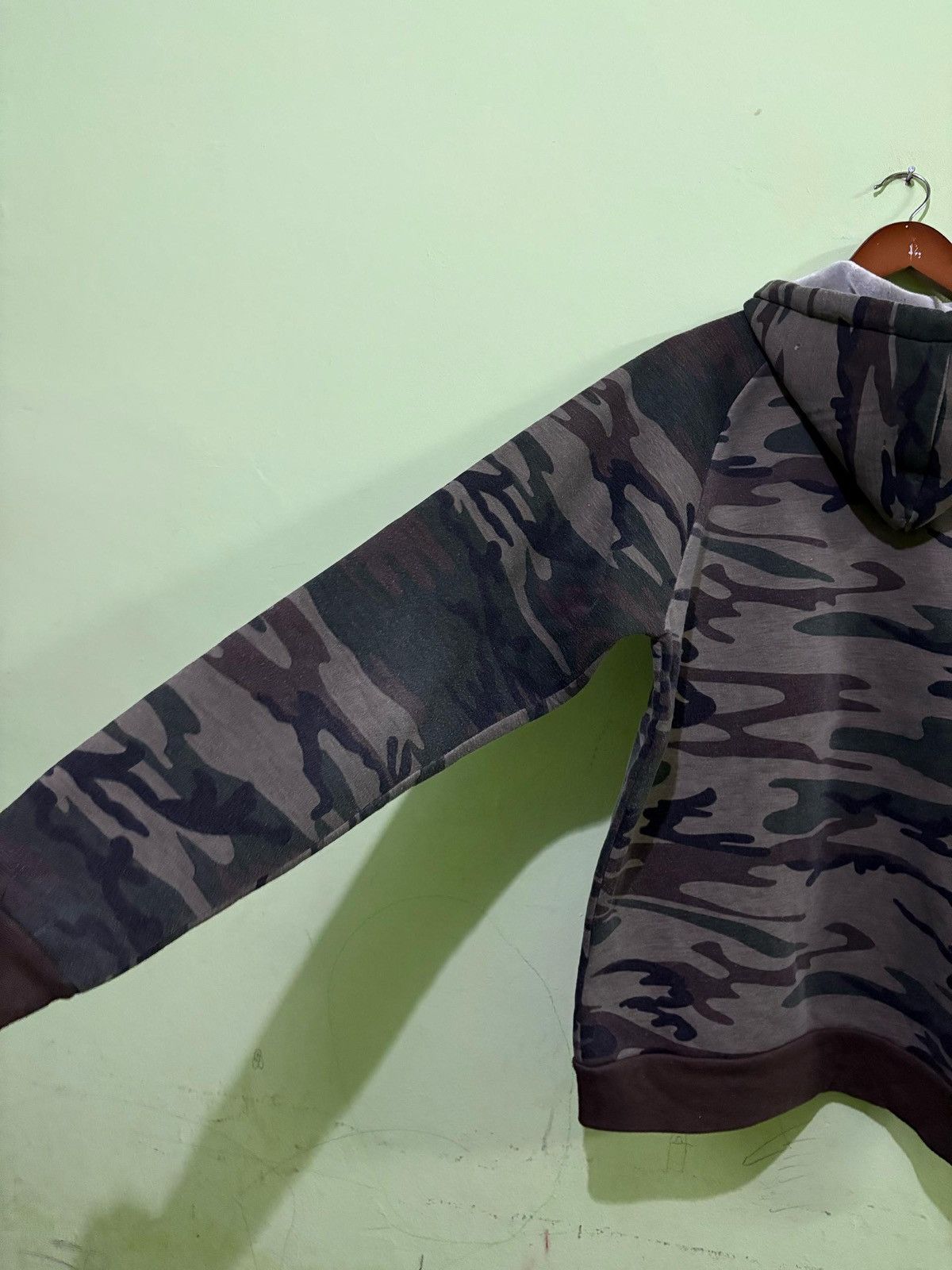 Carhartt VTG 90's Carhartt Camouflage Sweater Small Logo Design Size US L / EU 52-54 / 3 - 12 Thumbnail