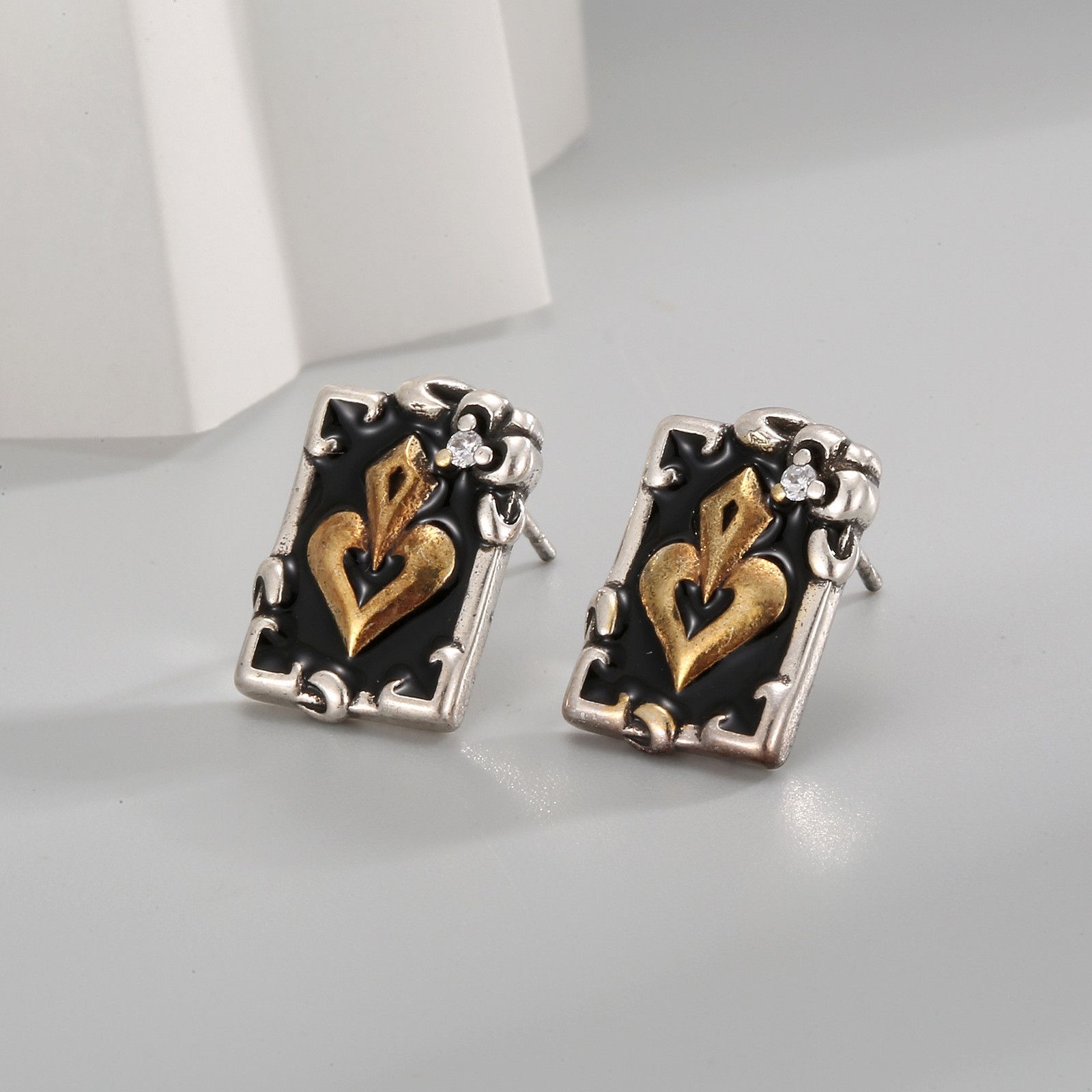 Diamond Earrings x Jewelry Poker Future Earrings One Pairs Chrome Jewelry in Silver, Men's