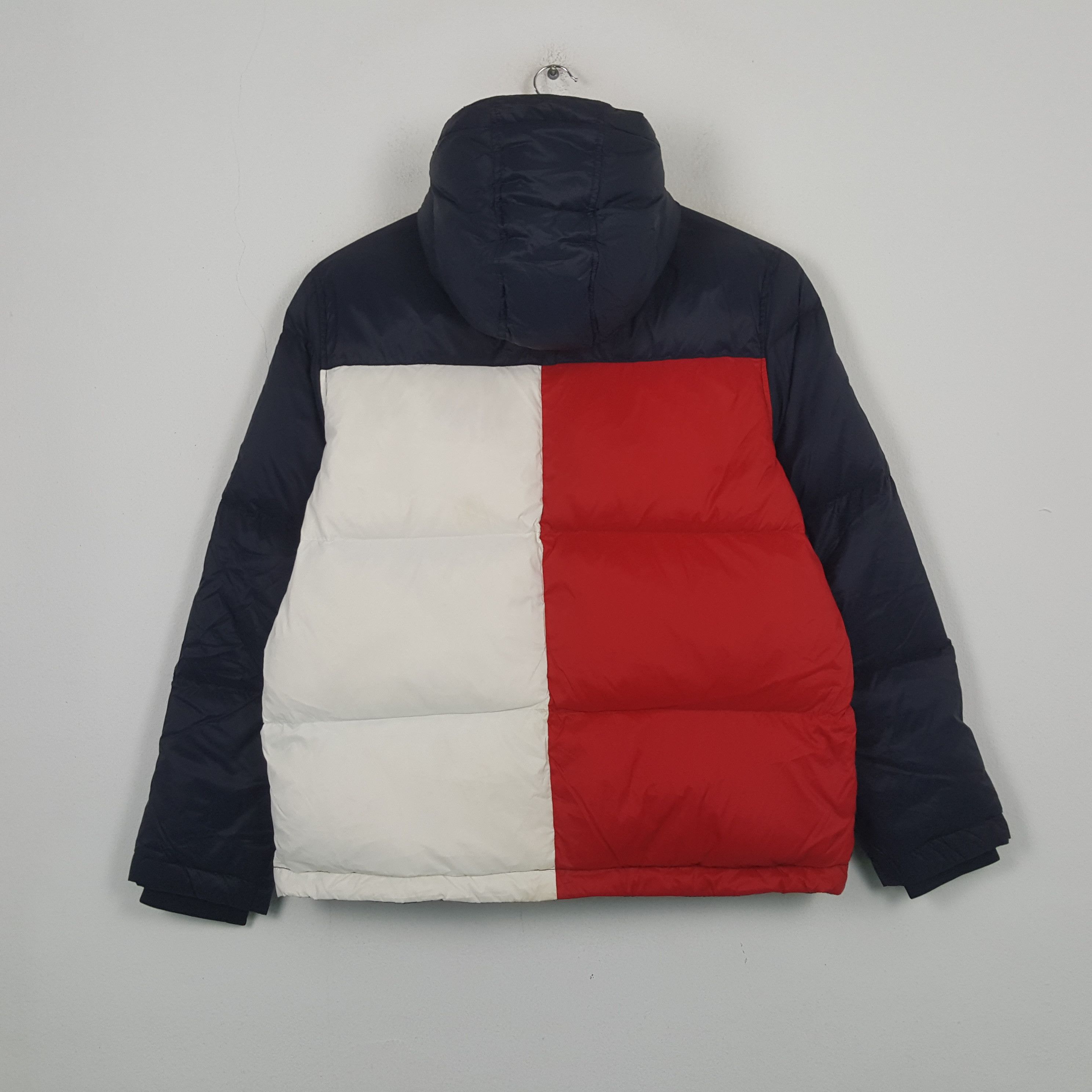 Tommy Hilfiger Vintage Tommy Hilfiger Big Logo Puffer Hoodie RR24 Size US XL / EU 56 / 4 - 1 Thumbnail