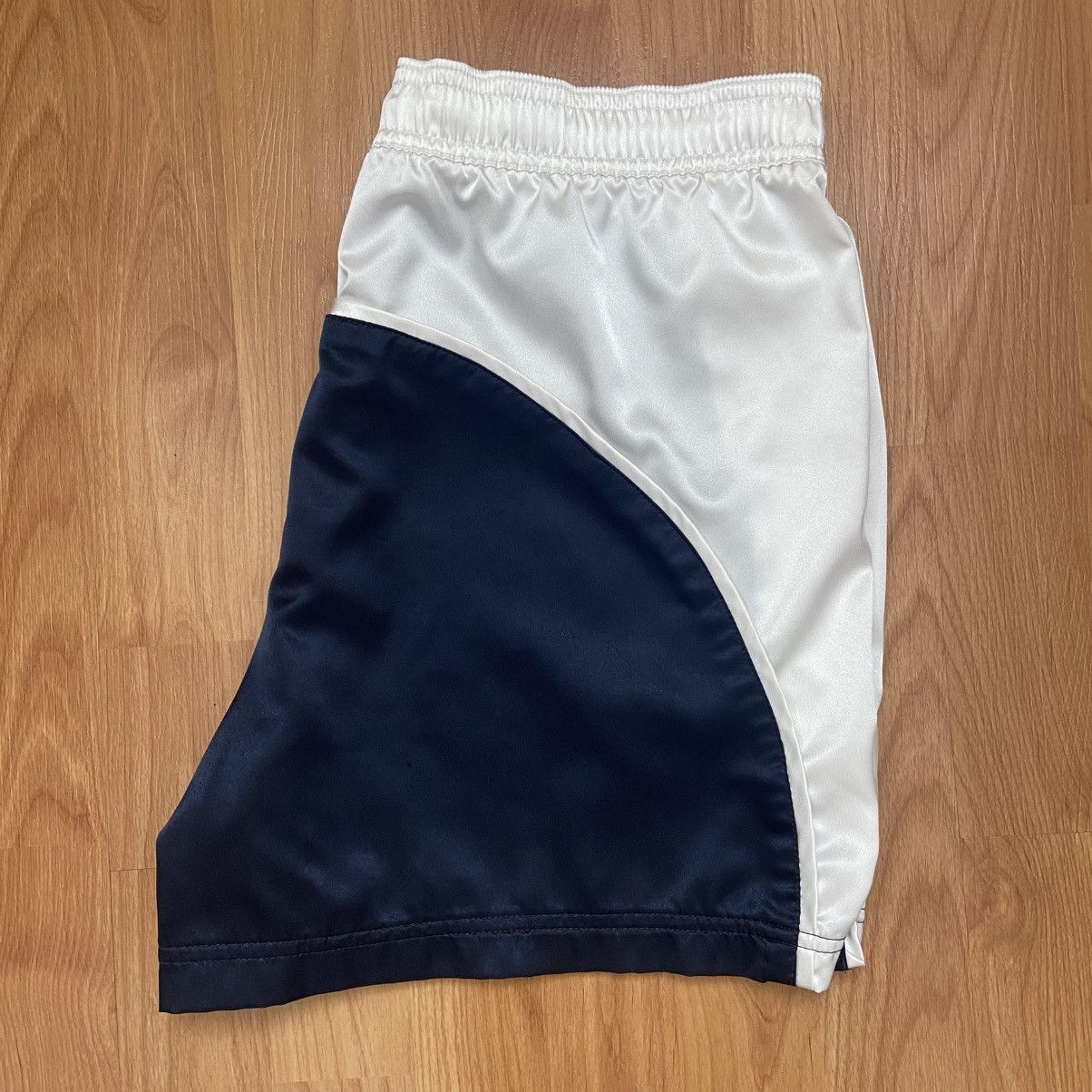 Nike Vintage Nike Soccer Logo Satin Shorts Size Men’s Small Size US 30 / EU 46 - 4 Thumbnail