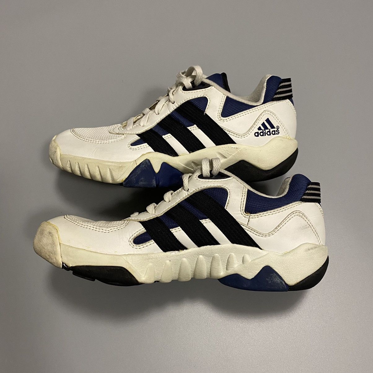 Adidas × Streetwear × Vintage 1995 Vintage Adidas Sneakers 3