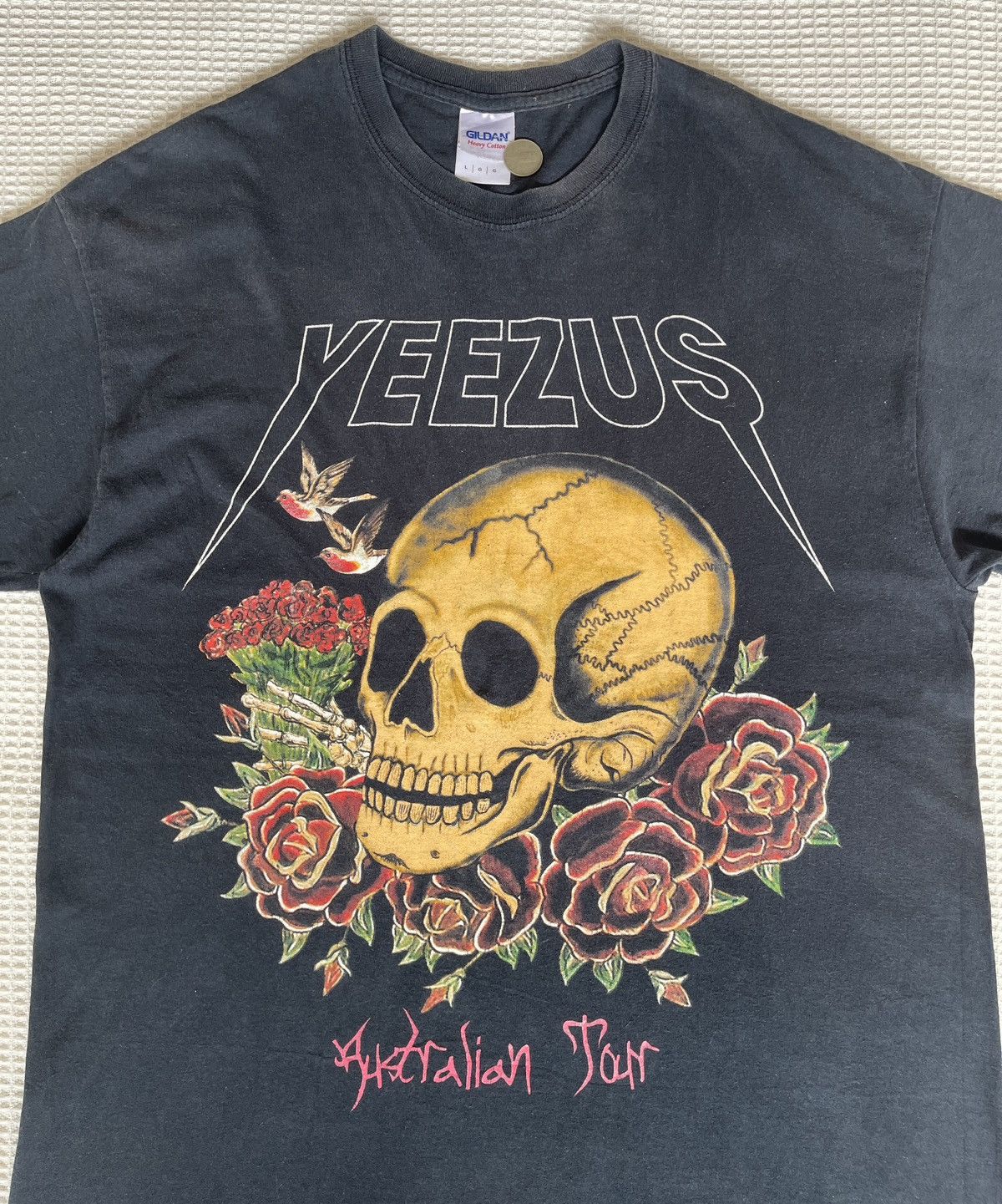 Yeezy 🔥KENYE WEST YEEZUS🔥Tour 2014 Australia Skull Roses Tshirt Size US L / EU 52-54 / 3 - 8 Thumbnail