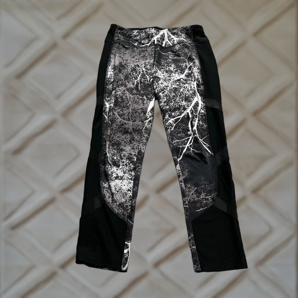 Avia VINTAGE Avia Active Cropped Leggings Womens XS Black Camouflage Athletic Gym 25x22 Size 26" / US 2 / IT 38 - 1 Thumbnail