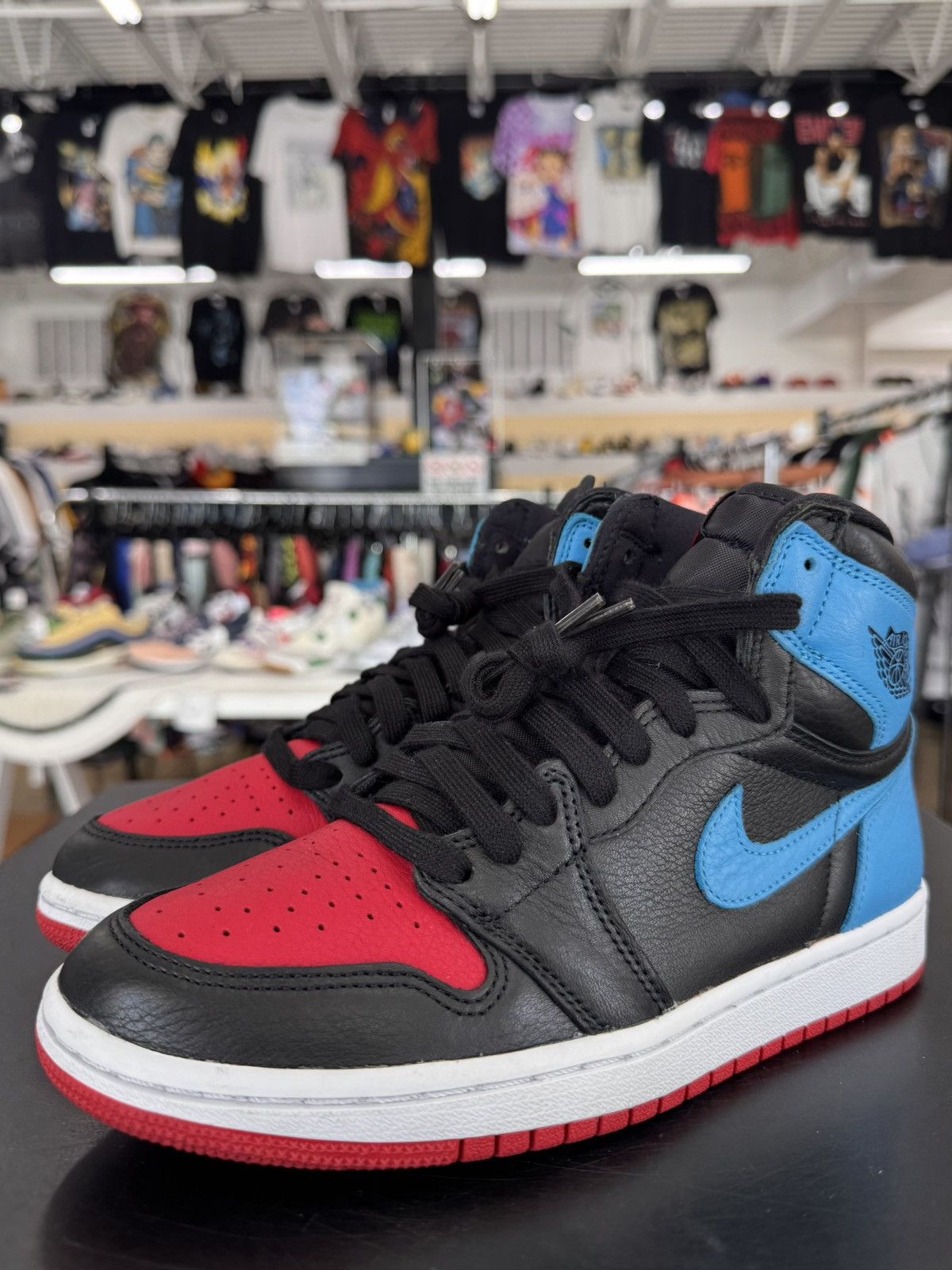 Jordan Brand Air Jordan 1 Retro High NC to Chi Size 6.5W/5M (2020) Size US 5 / EU 37 - 1 Thumbnail