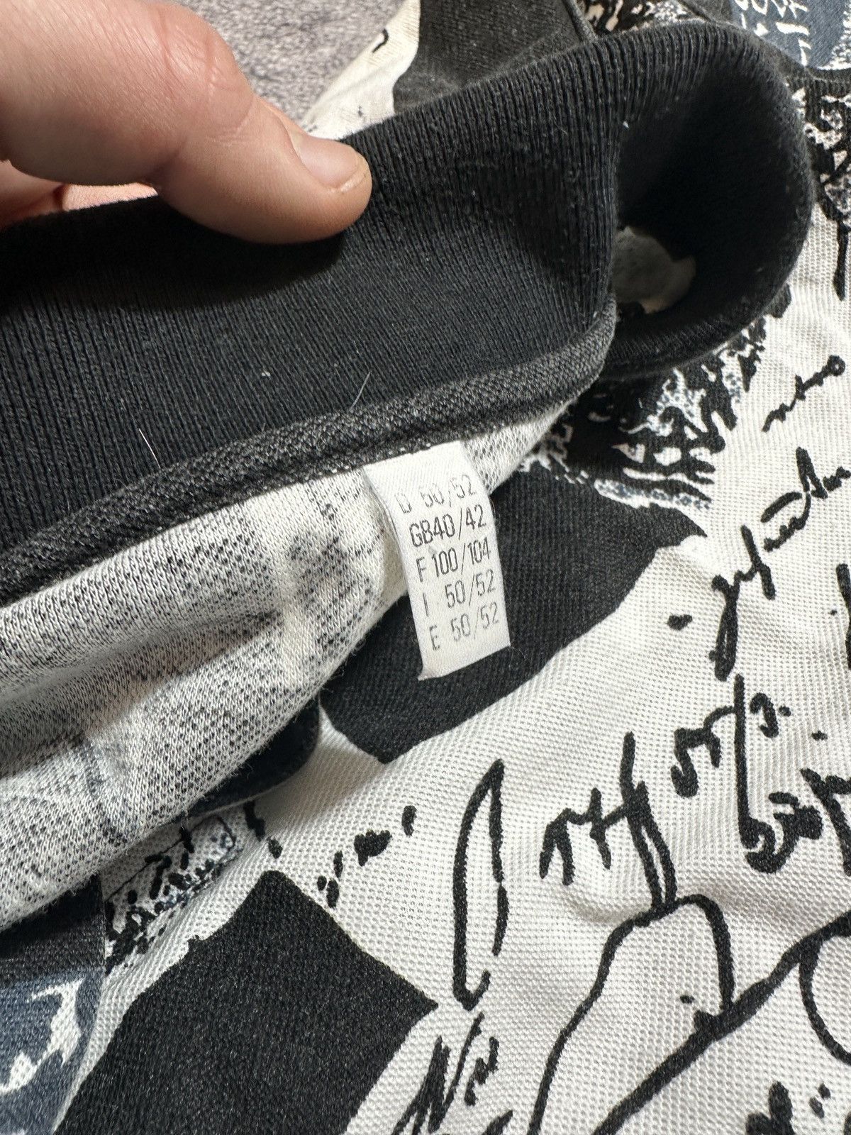 Vintage Vintage Full Print Polo Streetwear Rare Casual Style Y2K L Size US L / EU 52-54 / 3 - 4 Thumbnail