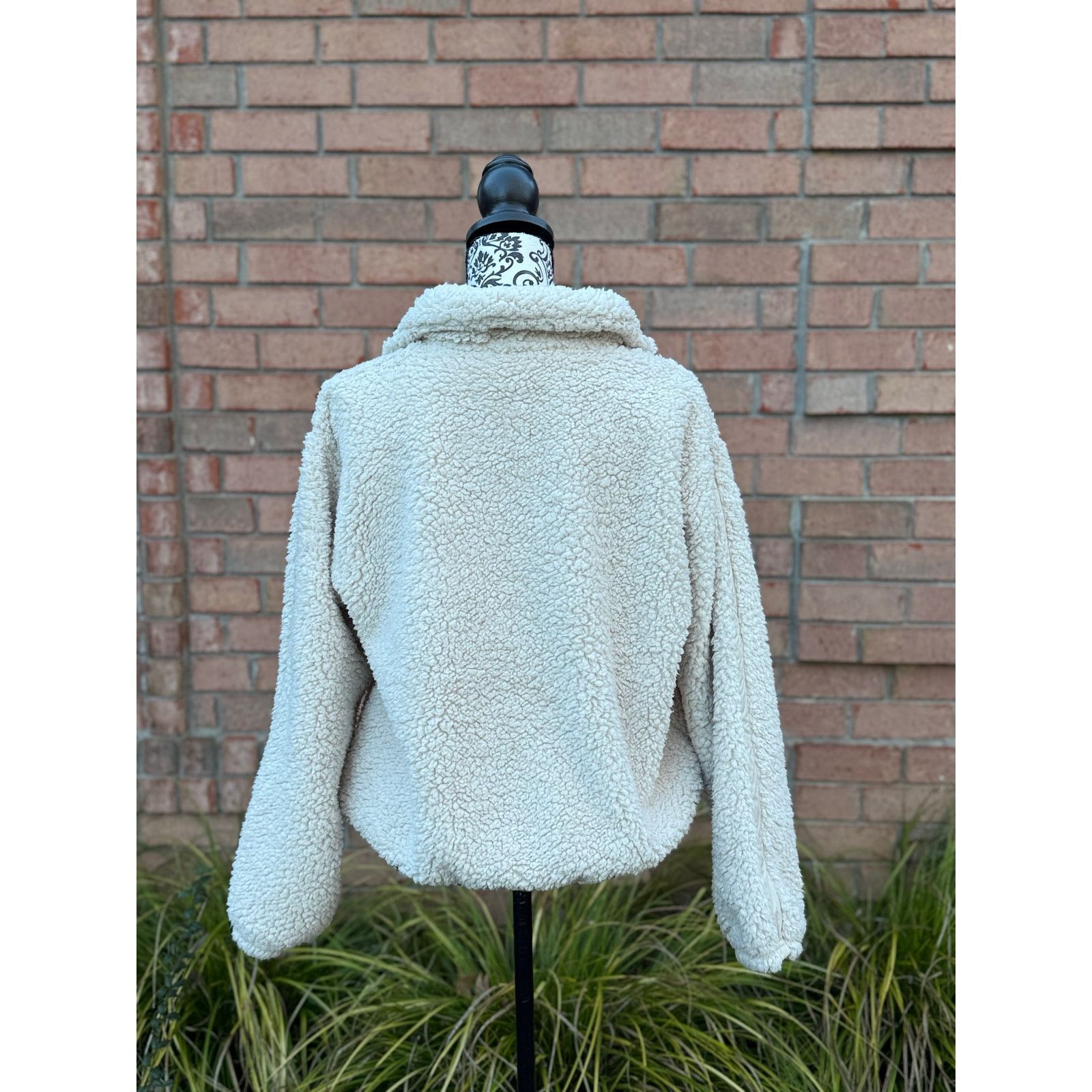 Athleta EUC Women's Athleta 1/4 Zip Cream Sherpa Pullover Size Small Size S / US 4 / IT 40 - 3 Thumbnail