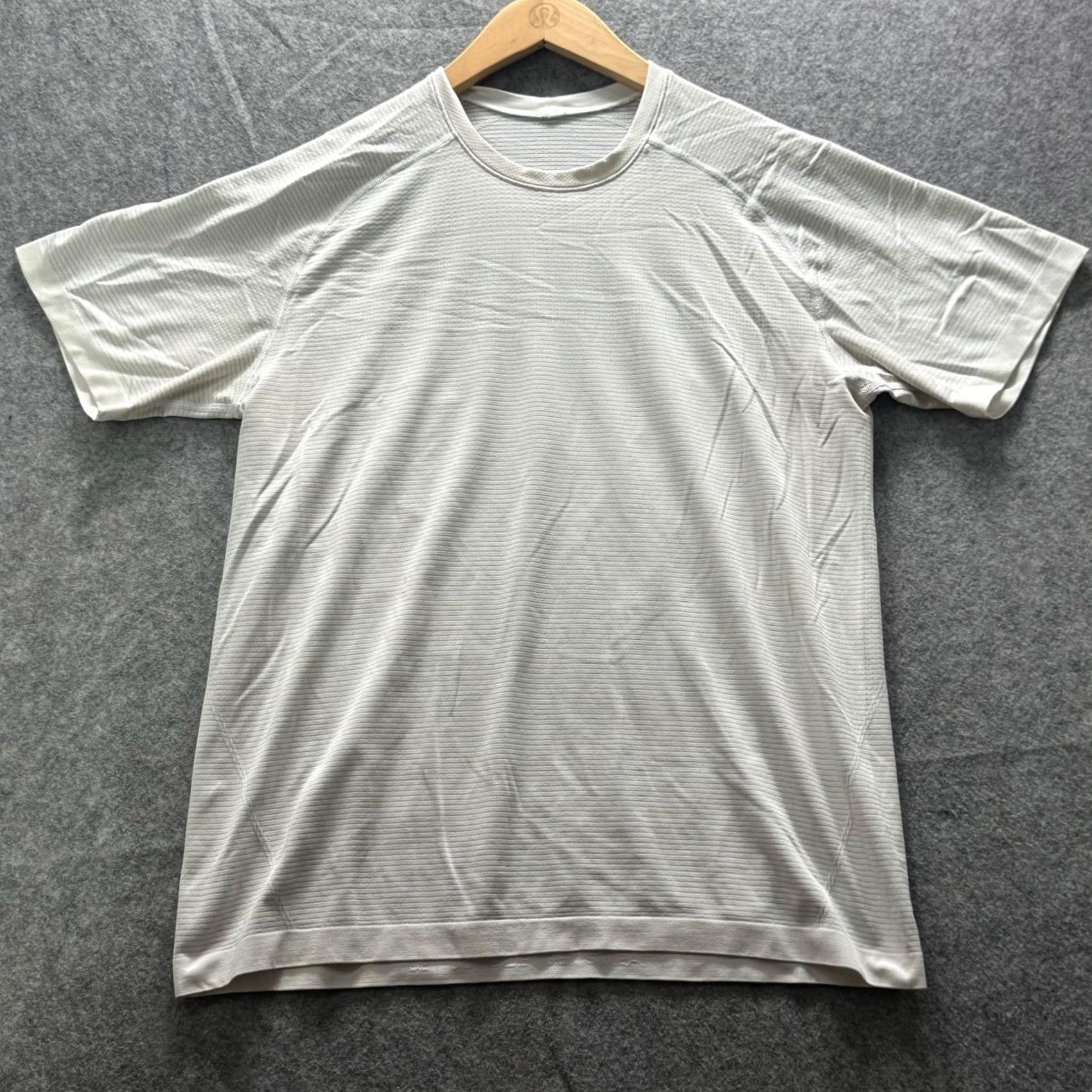 Lululemon Lululemon Mens L Gray Striped Tagless Moisture Wicking Polyester Jersey Athletic Shirt Size US L / EU 52-54 / 3 - 2 Thumbnail