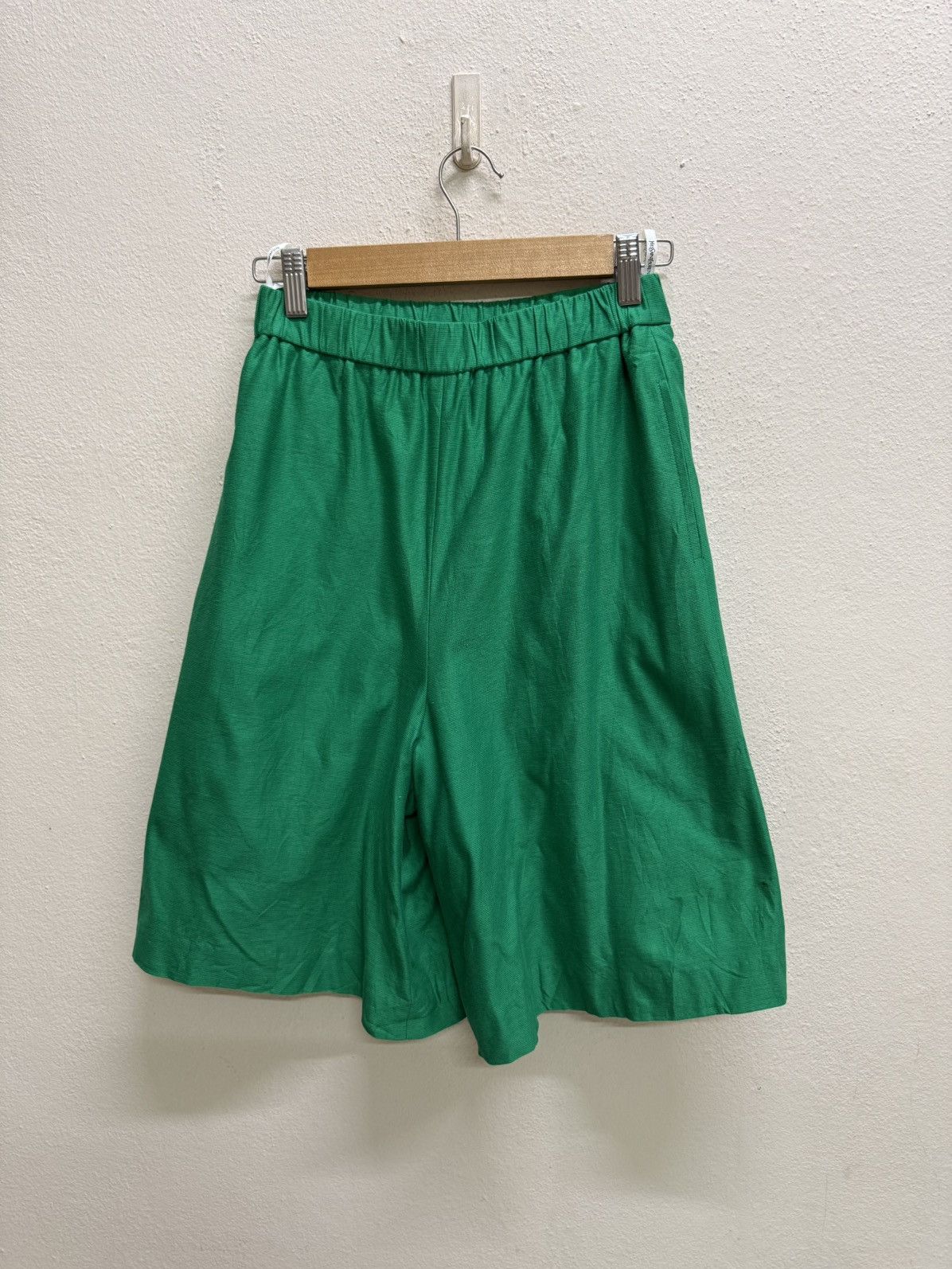 Yves Saint Laurent Vintage Yves Saint Laurent Wide Leg Short Pants Size 24" / US 00 / IT 34 - 15 Thumbnail