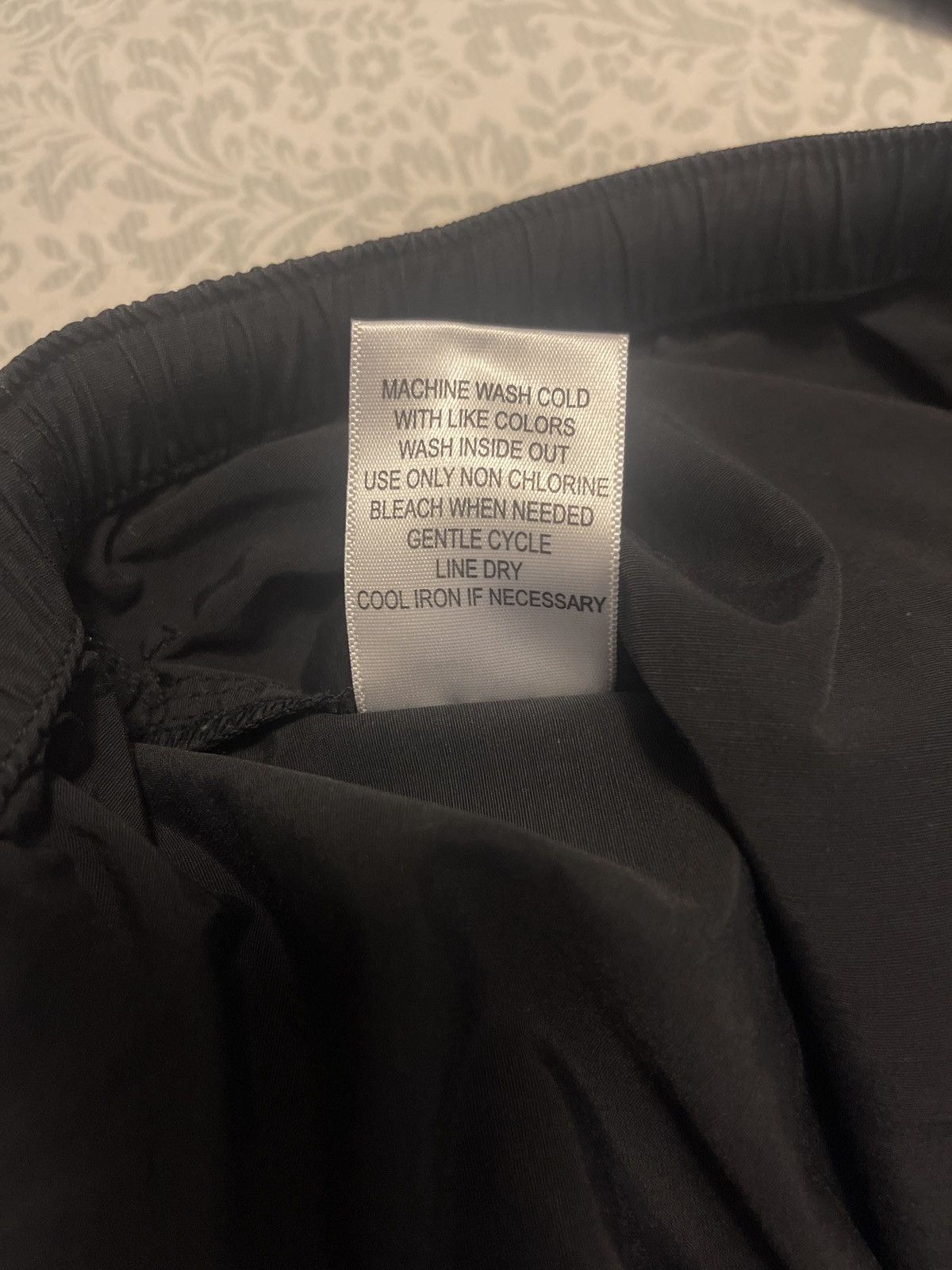 Essentials Fear of God Essentials Black Volley Shorts Size Medium Size US 32 / EU 48 - 4 Thumbnail