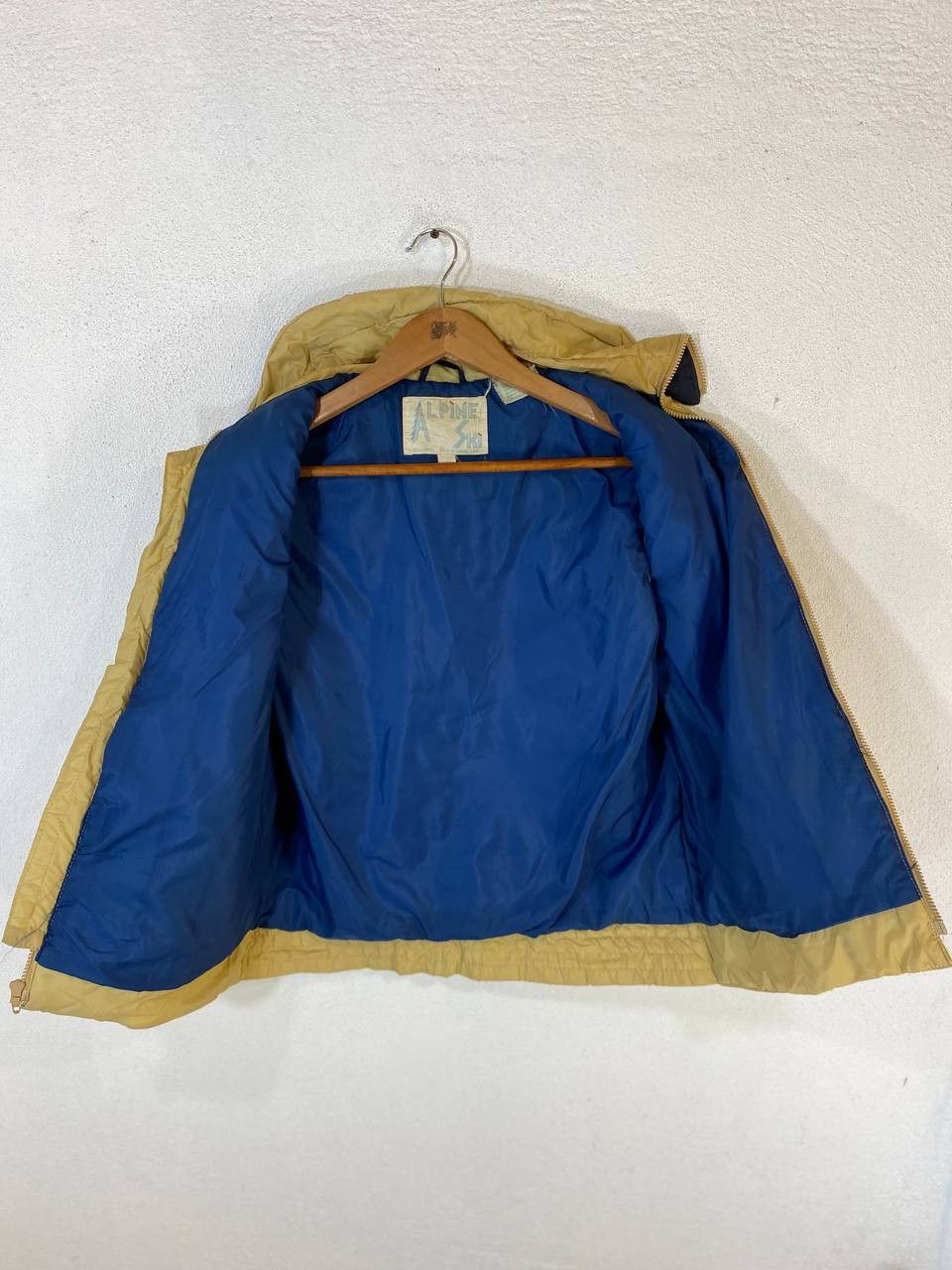 Vintage vintage alpine ski retro puffer vest nice design Size US S / EU 44-46 / 1 - 5 Thumbnail