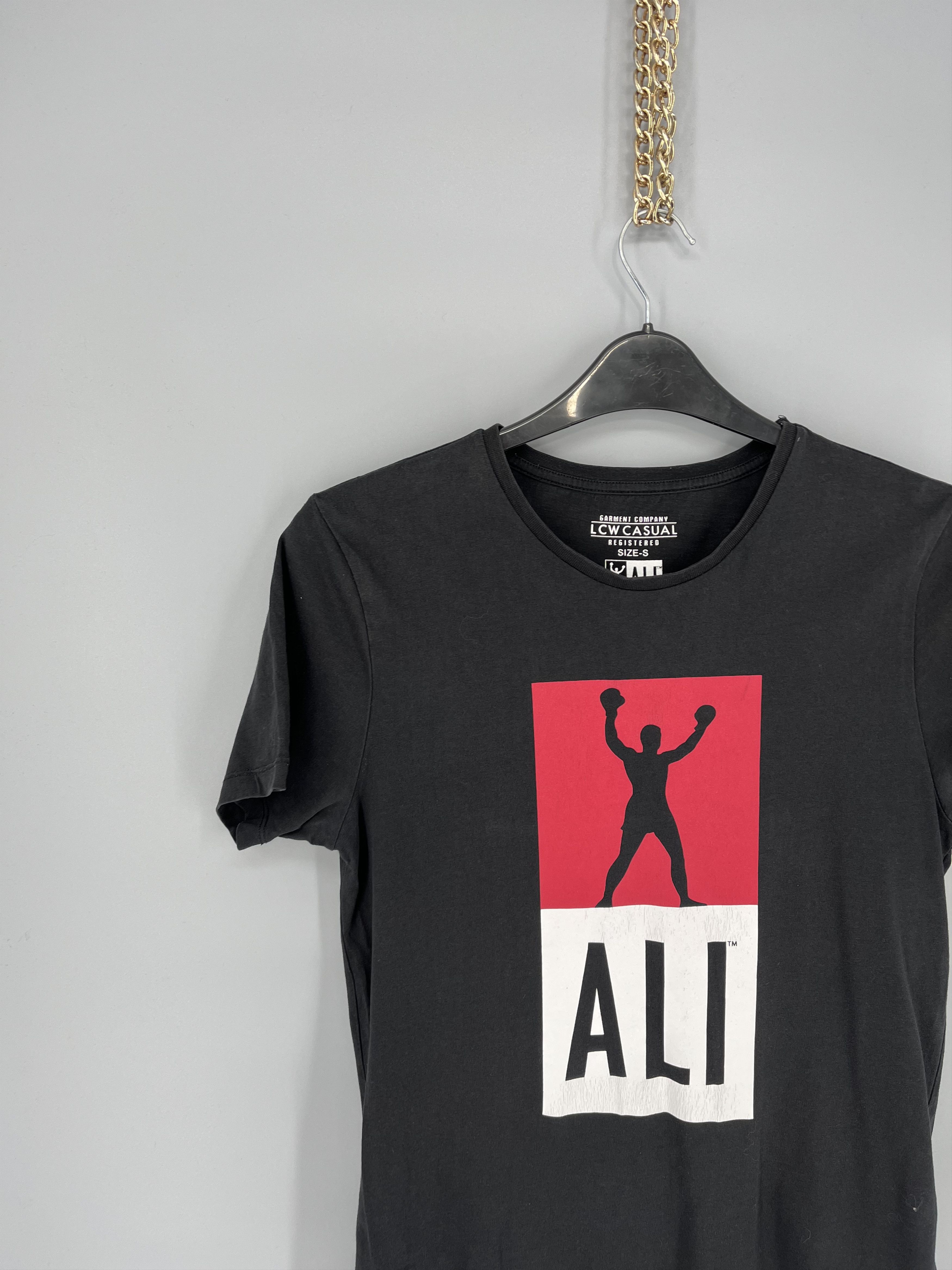 Vintage Y2K The Greatest Muhammad Ali American Boxer Faded Tshirts Size US S / EU 44-46 / 1 - 4 Thumbnail