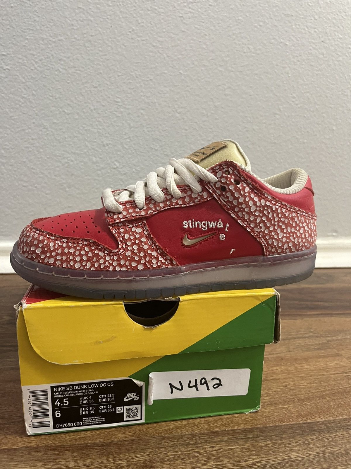 Nike Nike stingwater dunks sz 4.5 or 6 women Size US 6 / IT 36 - 4 Thumbnail