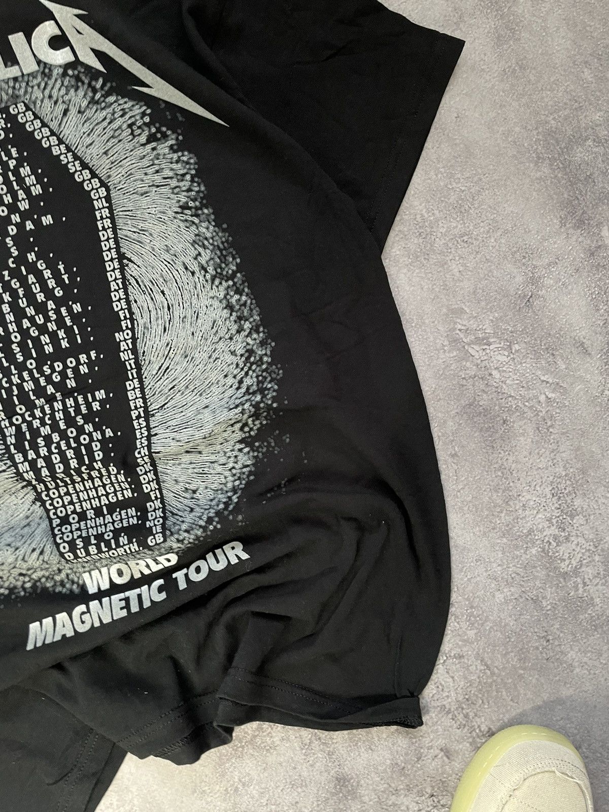 Band Tees OG 2009 Metallica Archive World Magnetic Tour Tee Size US M / EU 48-50 / 2 - 7 Thumbnail