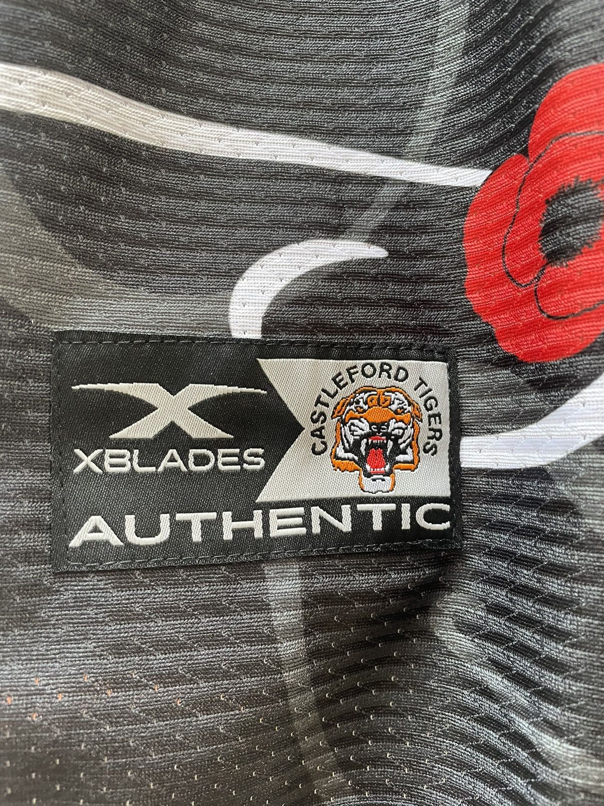 Vintage CASTLEFORD TIGERS RUGBY LEAGUE SHIRT XBLADES Size US S / EU 44-46 / 1 - 3 Thumbnail