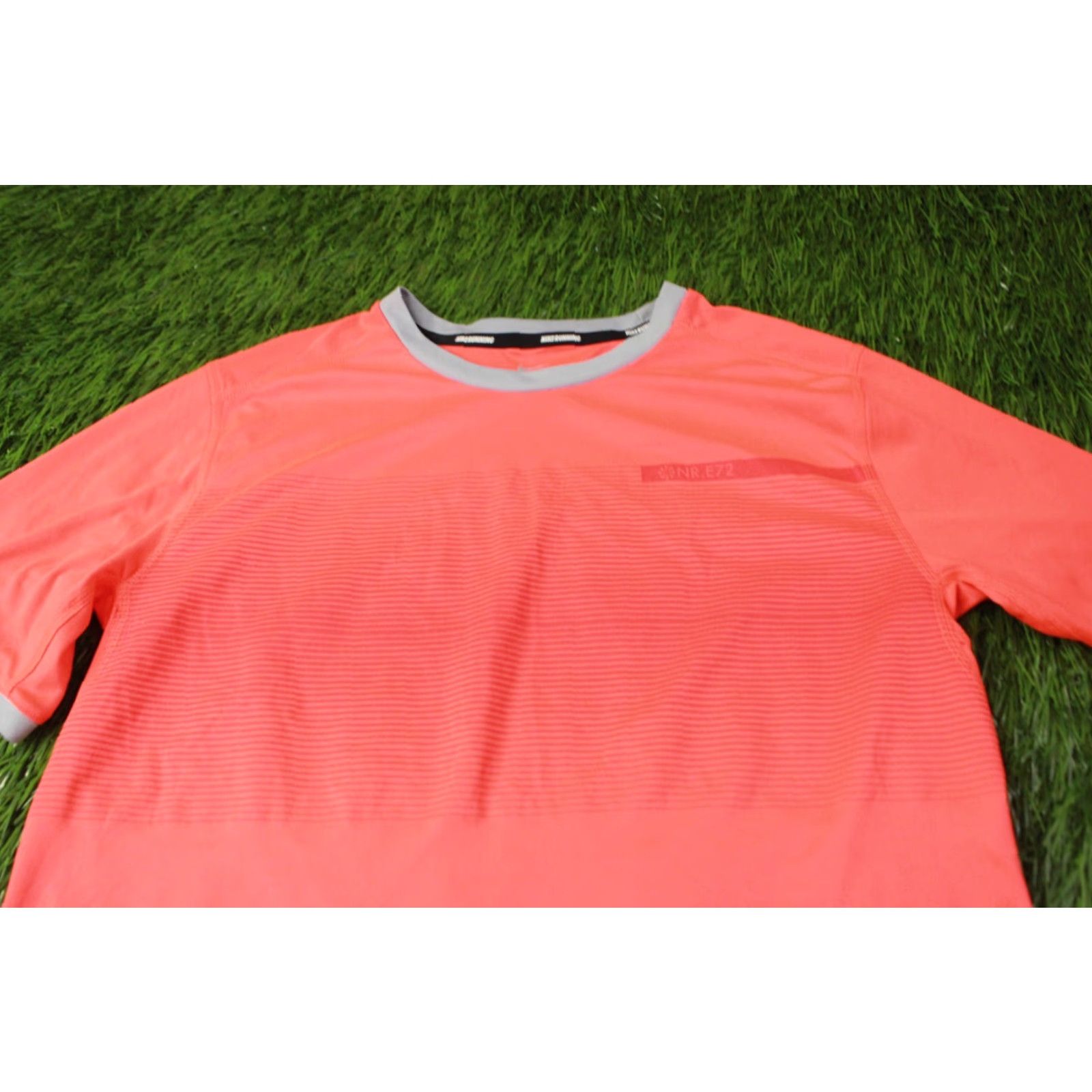 Nike NIKE RUNNING DRI-FIT ORIGINAL 2013 MEN SHIRT JERSEY T-SHIRT M ORANGE GRAY Nike Running T-Shirt Men M Short Sleeve Crew Neck 2013 Dri-Fit Running Size US M / EU 48-50 / 2 - 2 Thumbnail