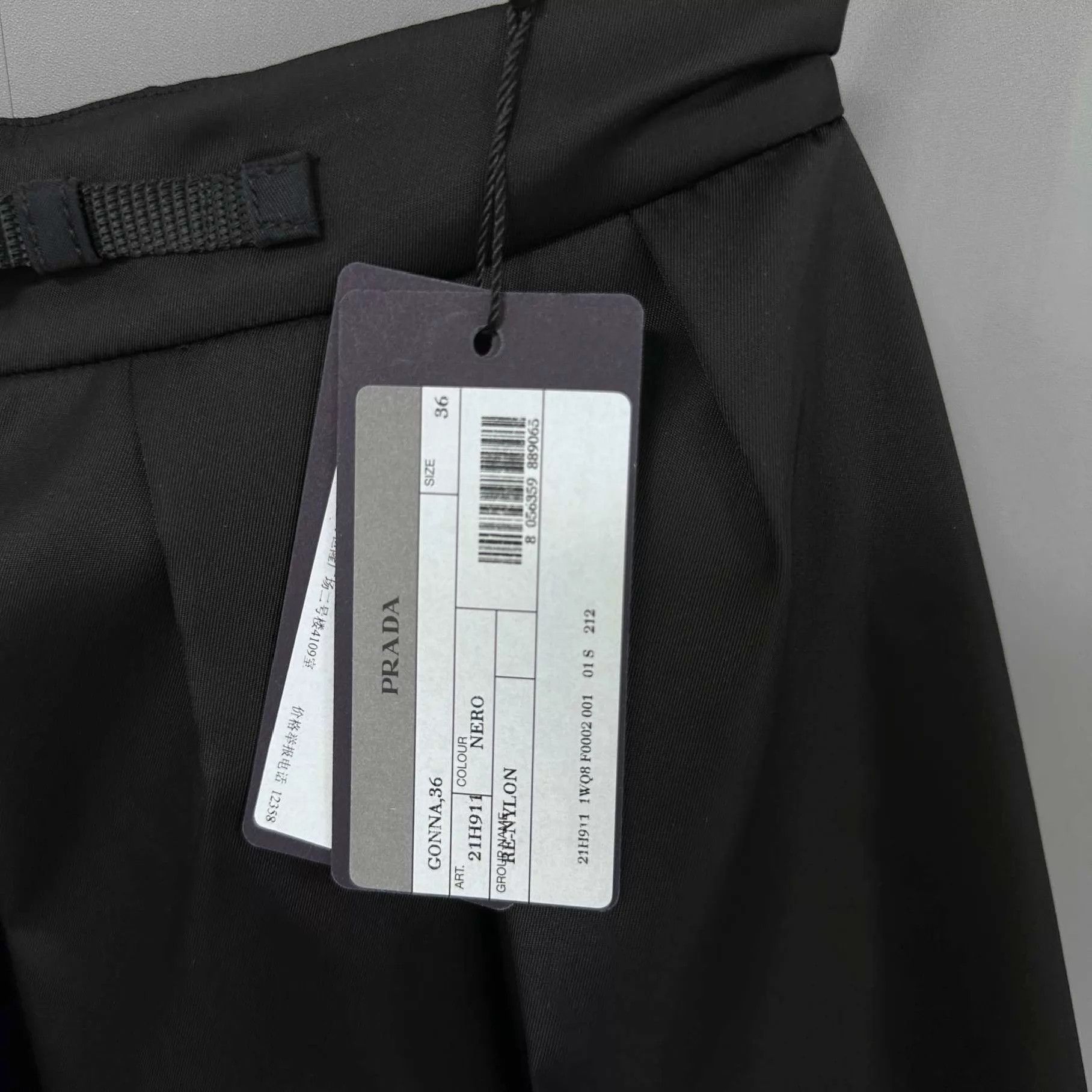 Prada PRADA Triangle Logo Nylon Pleated Skirt 36 Size 25" / US 0 / IT 36 - 8 Thumbnail