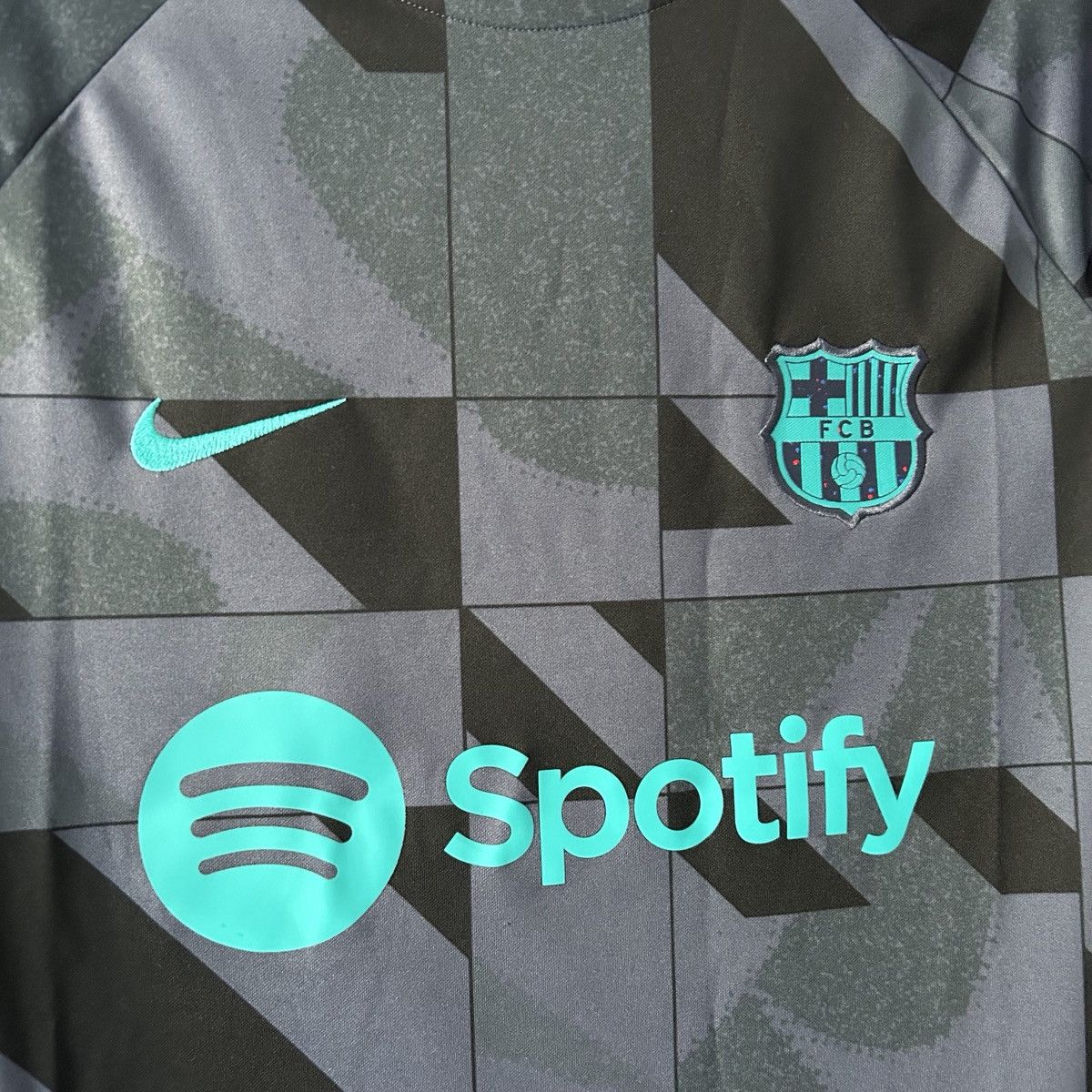 Nike Barselona jersey nike traning 2024 Size US L / EU 52-54 / 3 - 3 Thumbnail