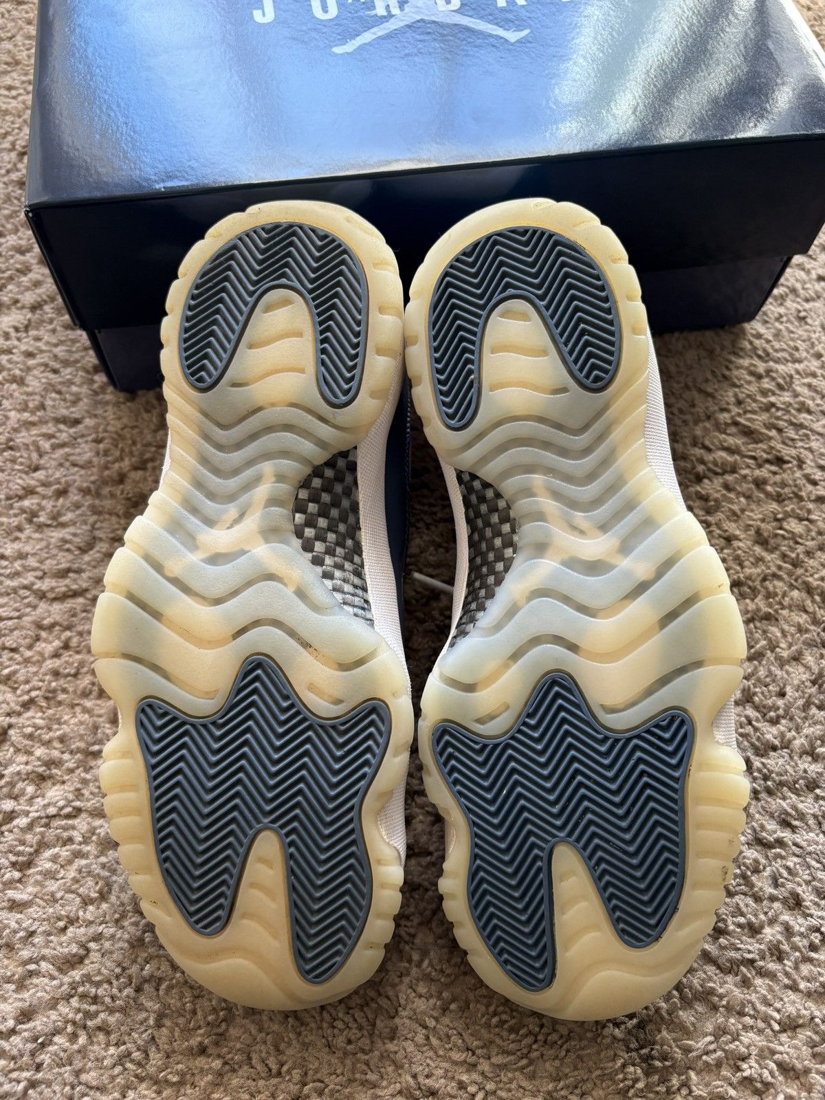 Jordan Brand Jordan 11 Low Diffused Blue Size US 9 / EU 42 - 5 Thumbnail