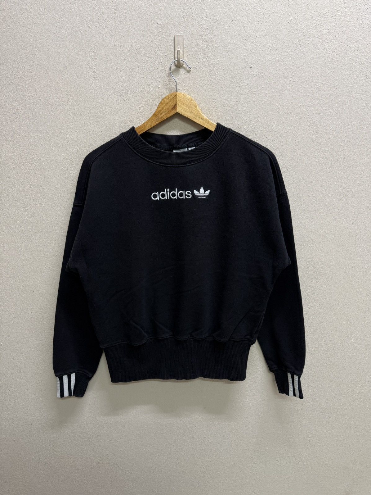 Adidas Adidas Emroidery Spellout Logo Cropped Sweatshirt Size XS / US 0-2 / IT 36-38 - 16 Thumbnail