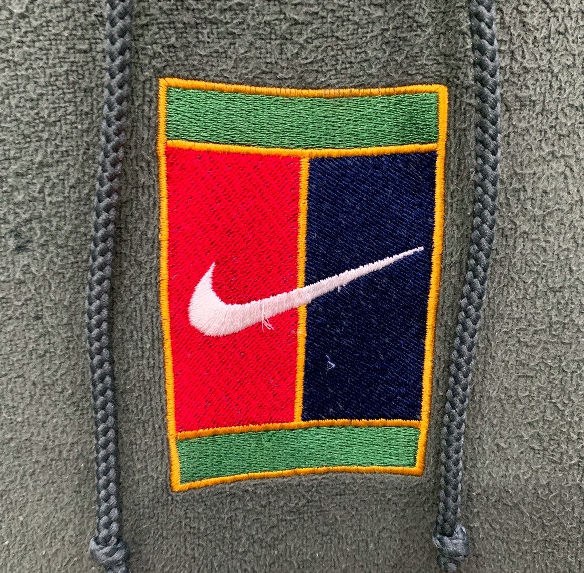 Nike VINTAGE 90s NIKE COURT CENTER HOODIE FLEECE EMBROIDERED LOGO Size US L / EU 52-54 / 3 - 10 Thumbnail