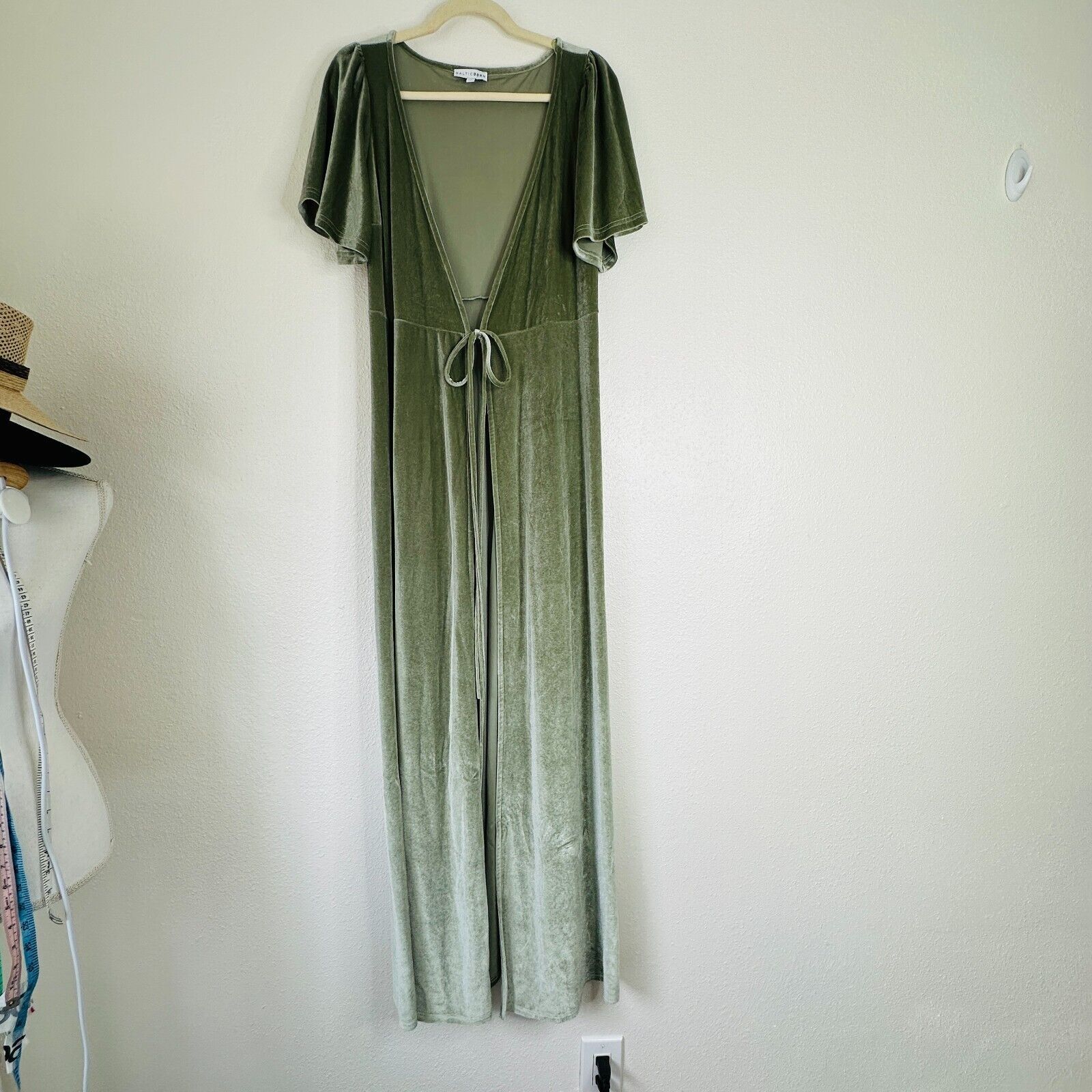 Other Baltic Born Sage Green Velour Flutter Sleeve Maxi Wrap Dress Size XS / US 0-2 / IT 36-38 - 3 Thumbnail