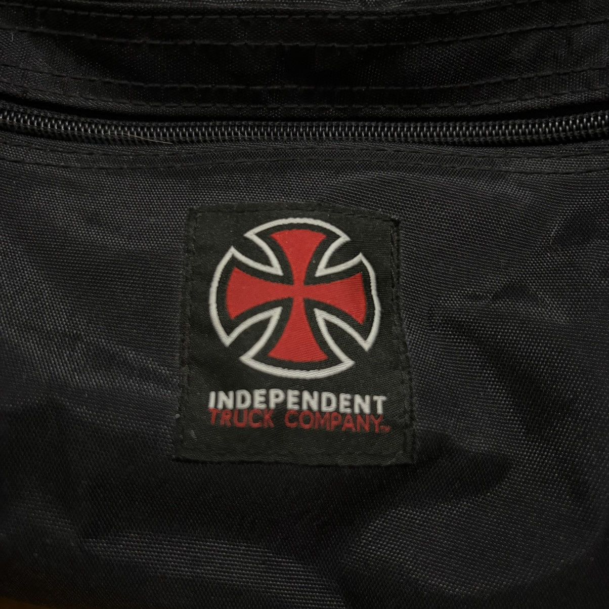 Independent Truck Co. Vintage independent trucks seek duffle bag Size ONE SIZE - 2 Thumbnail