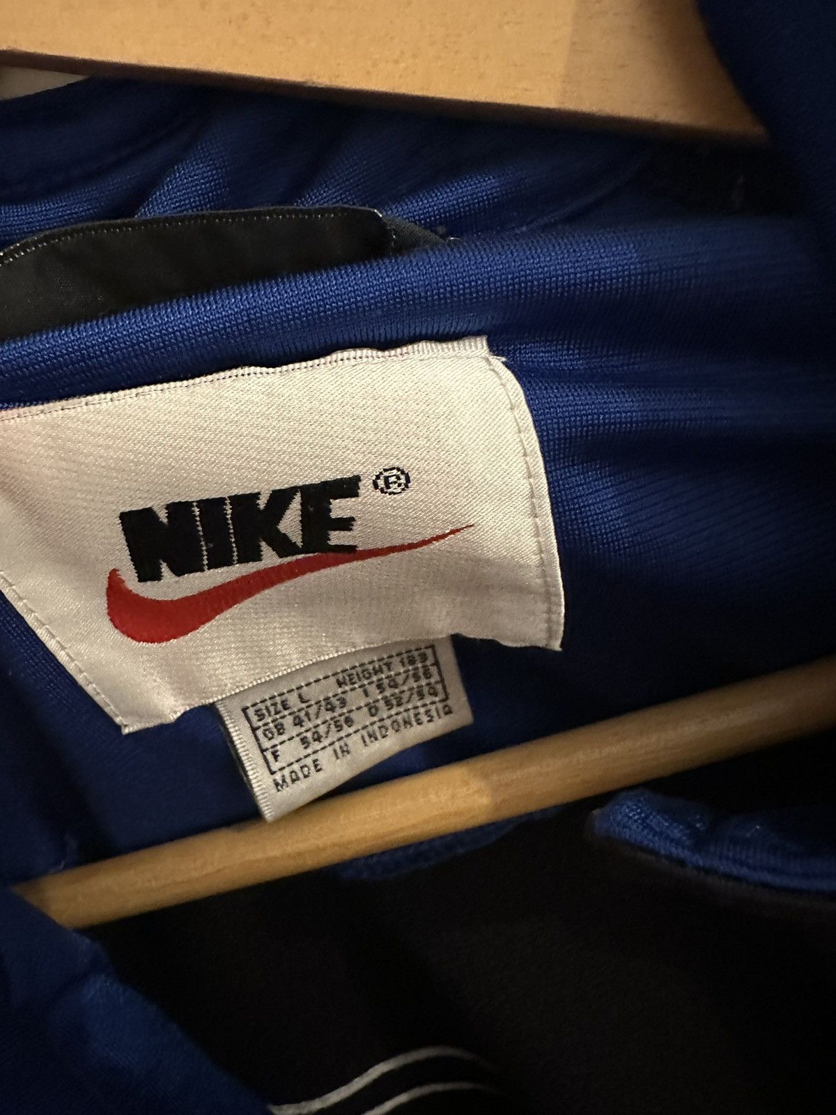Nike Nike Air Jacke Windbreaker Size L Retro Vintage Track Size US L / EU 52-54 / 3 - 8 Thumbnail