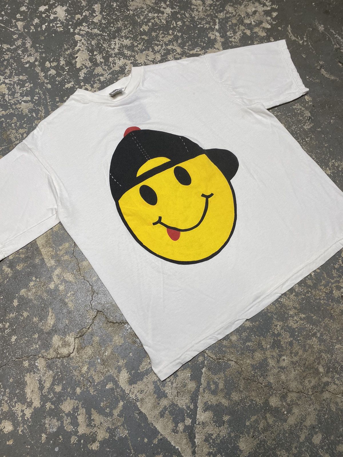 Japanese Brand × Vintage Vintage Smiley Face Hat Funny Tongue 90s New Tshirt Size US L / EU 52-54 / 3 - 6 Thumbnail