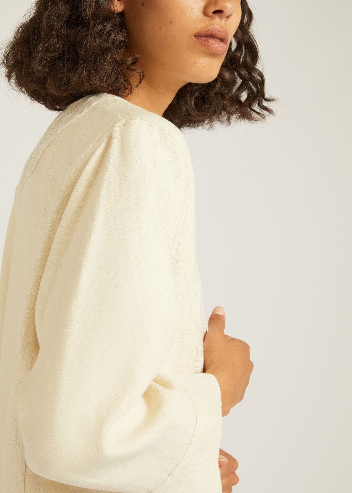 Loro Piana o1srvl11e0824 Christa Antigua Jacket in Cream Size XL / US 12-14 / IT 48-50 - 5 Thumbnail