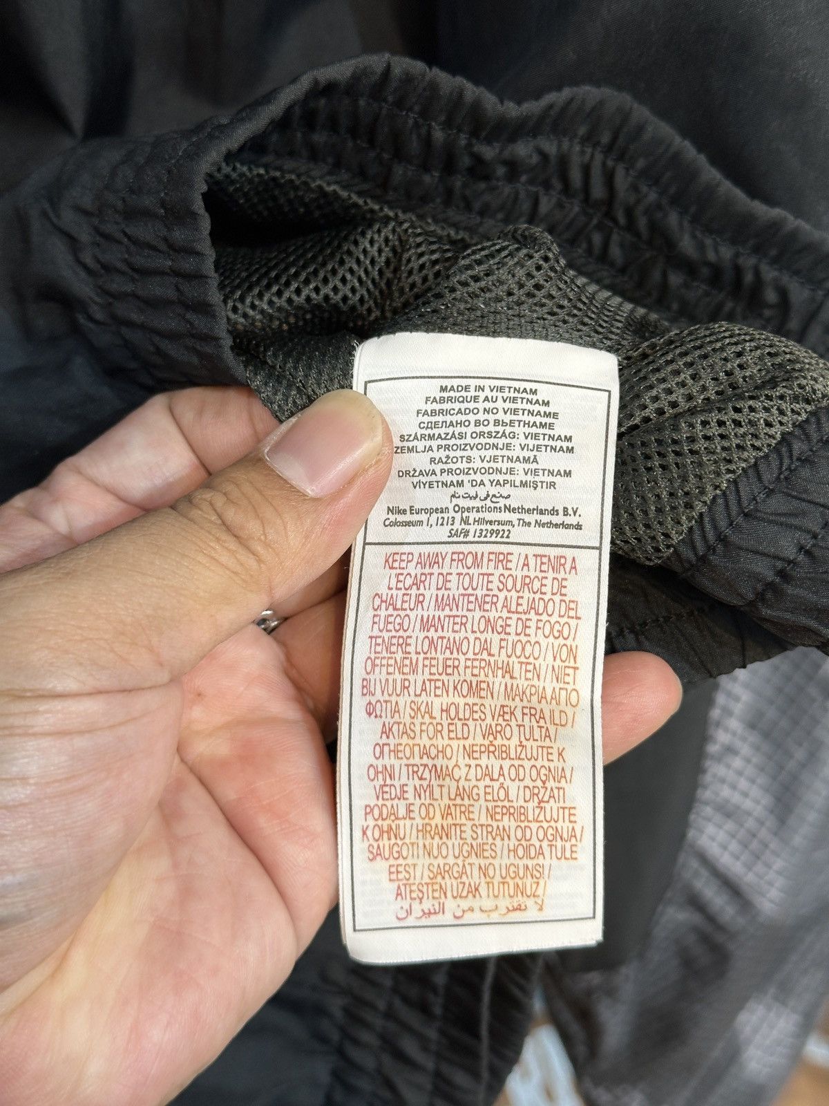 Nike Vintage Nike Air Max LTD Series 00's Full-Zip Jacket Size US L / EU 52-54 / 3 - 10 Thumbnail