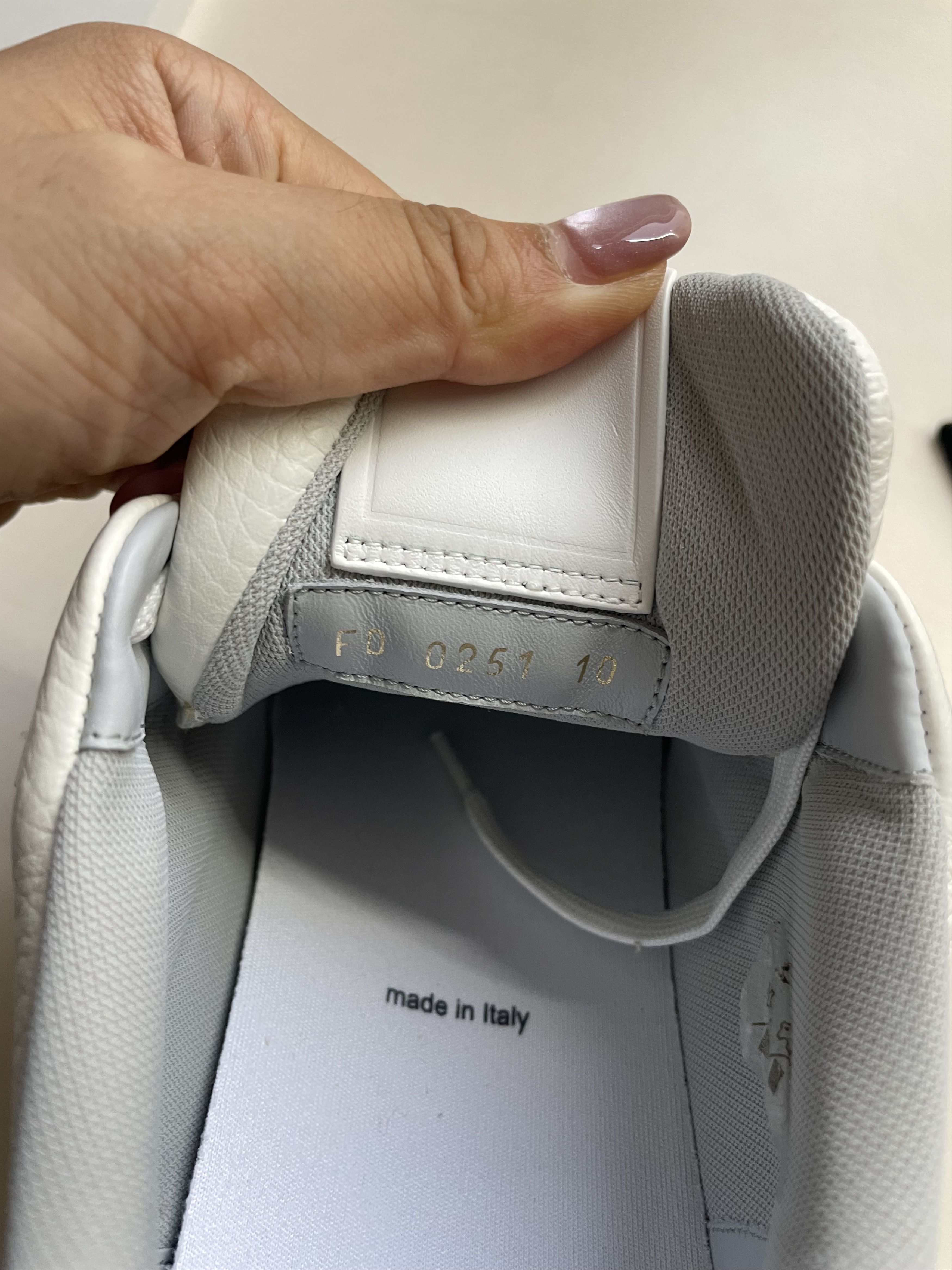 Louis Vuitton Trainer White Signature