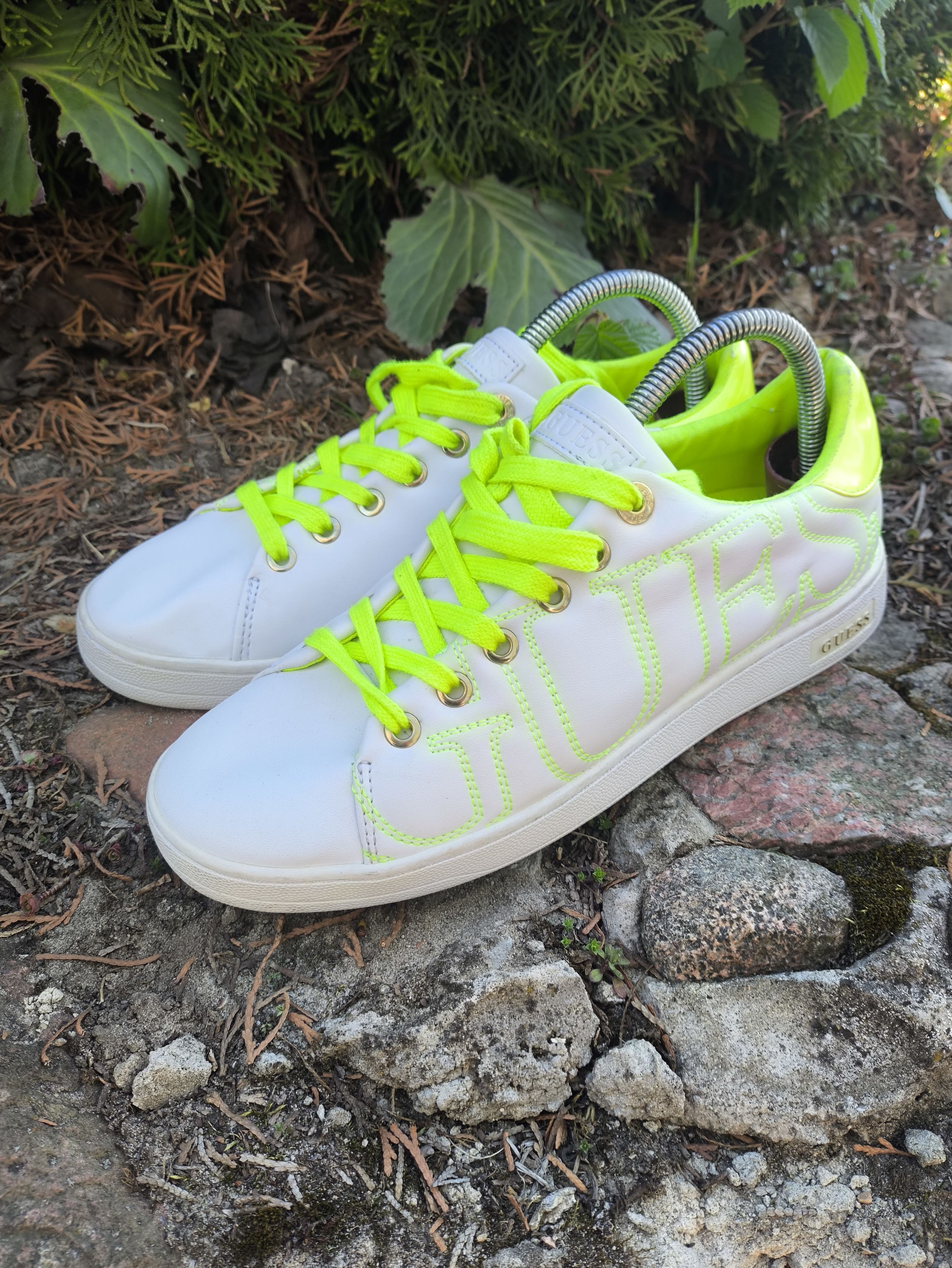 Guess Guess White Neon Logo Sneakers Size 39 Womens Streetwear Size US 9 / IT 39 - 2 Thumbnail