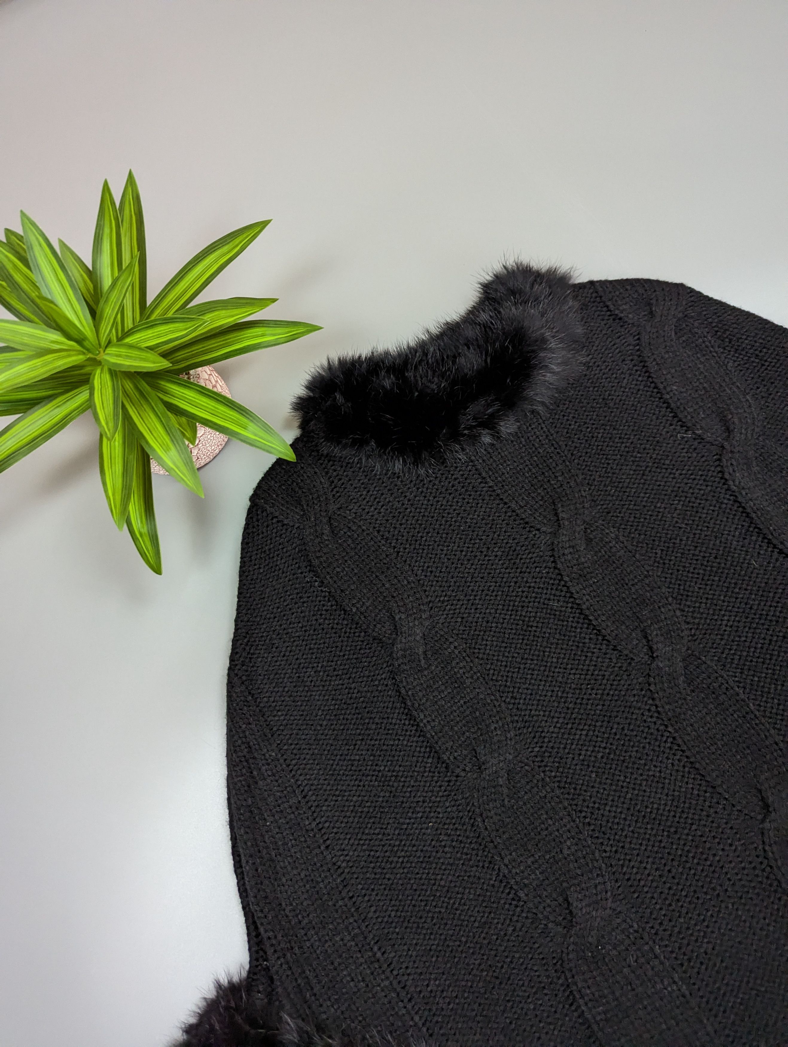 Giorgio Armani Armani Jeans Knitted Poncho Black Faux Fur Trim Bolero Size M / US 6-8 / IT 42-44 - 5 Thumbnail