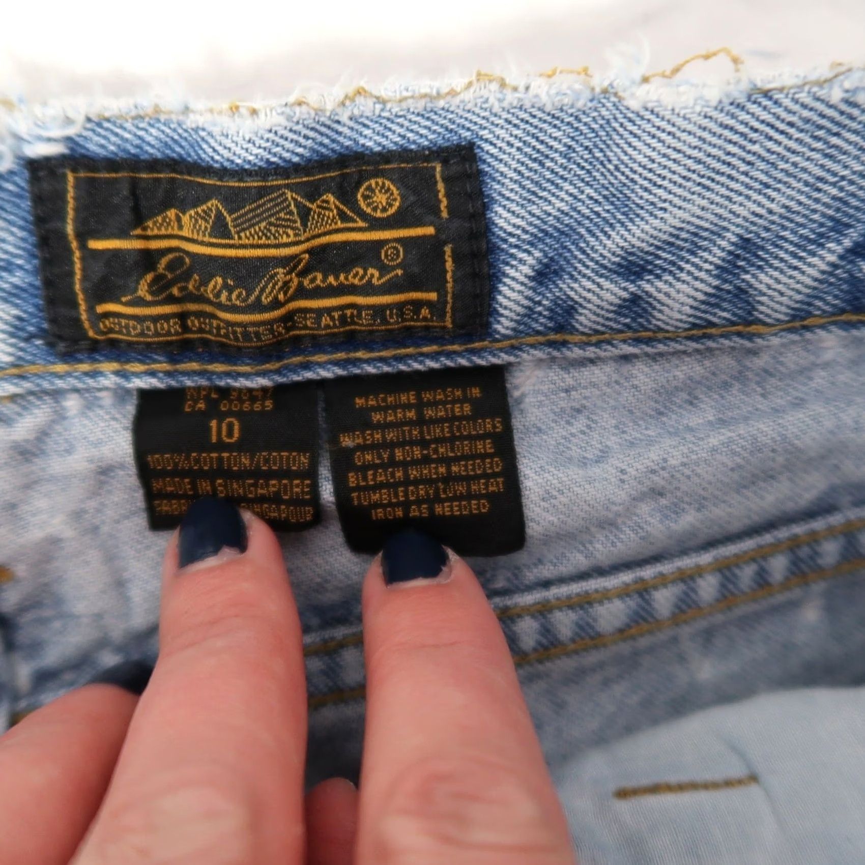 Eddie Bauer VINTAGE Eddie Bauer Jeans Distressed Light Wash Straight 90s 28" Waist 28" Inseam Womens 10 Regular Denim 100% Cotton Size 32" / US 10 / IT 46 - 4 Thumbnail