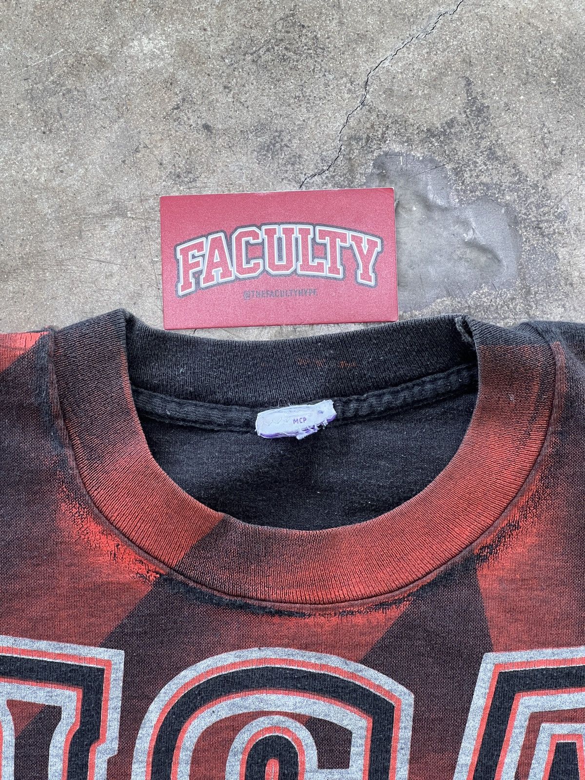 Vintage Vintage 90s Chicago Bulls Basketball Boot Shadow Tee XL Size US XL / EU 56 / 4 - 3 Thumbnail