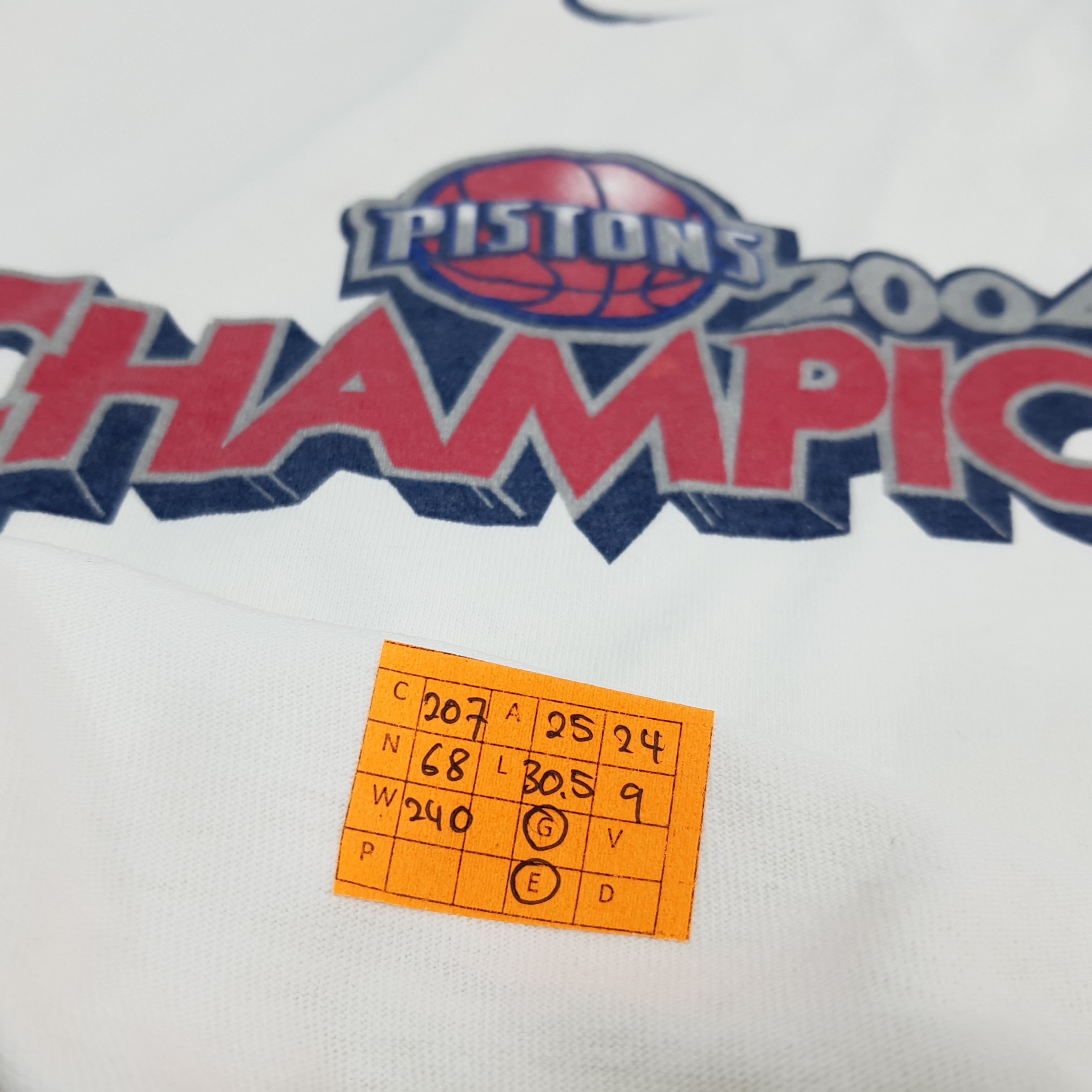 NBA × Nike × Vintage Vintage NIKE Center Pistons 2004 NBA Champions Tshirt Size US XL / EU 56 / 4 - 8 Thumbnail