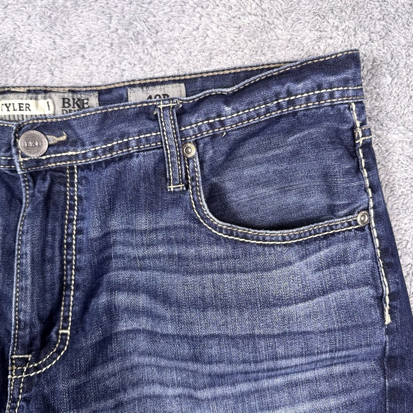 Vintage BKE Tyler Jeans Men 40R 100% Cotton Dark Whisker Buckle Wide Leg Baggy Size US 40 / EU 56 - 4 Thumbnail