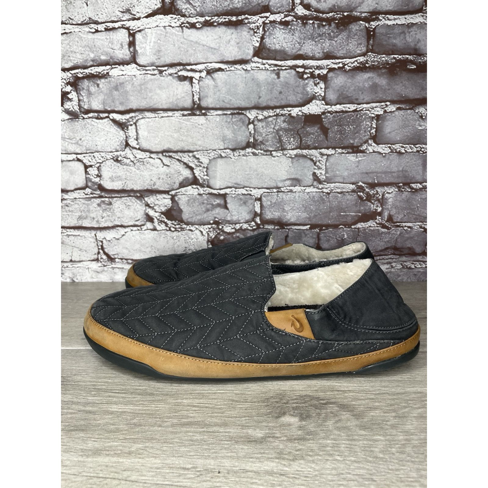 Olukai OluKai Hanohano Waxed Canvas Shadow Gray Wool Shearling Slip Size US 11.5 / IT 41.5 - 17 Thumbnail