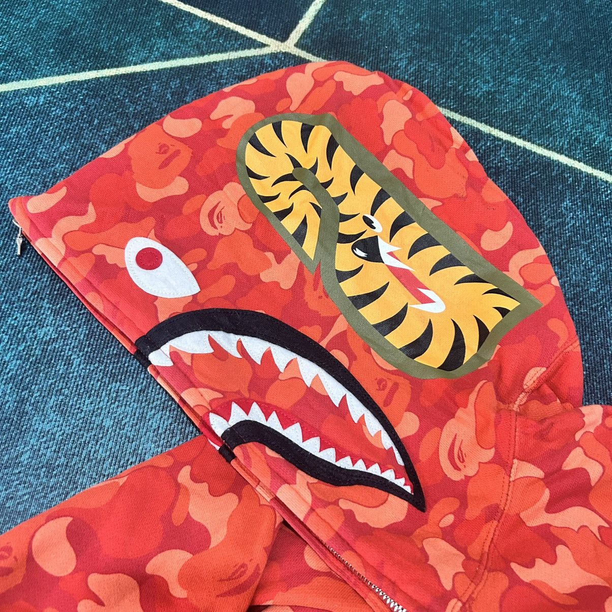 Bape Bape Shark Seoul Store Camo Hoodie Size US M / EU 48-50 / 2 - 3 Thumbnail