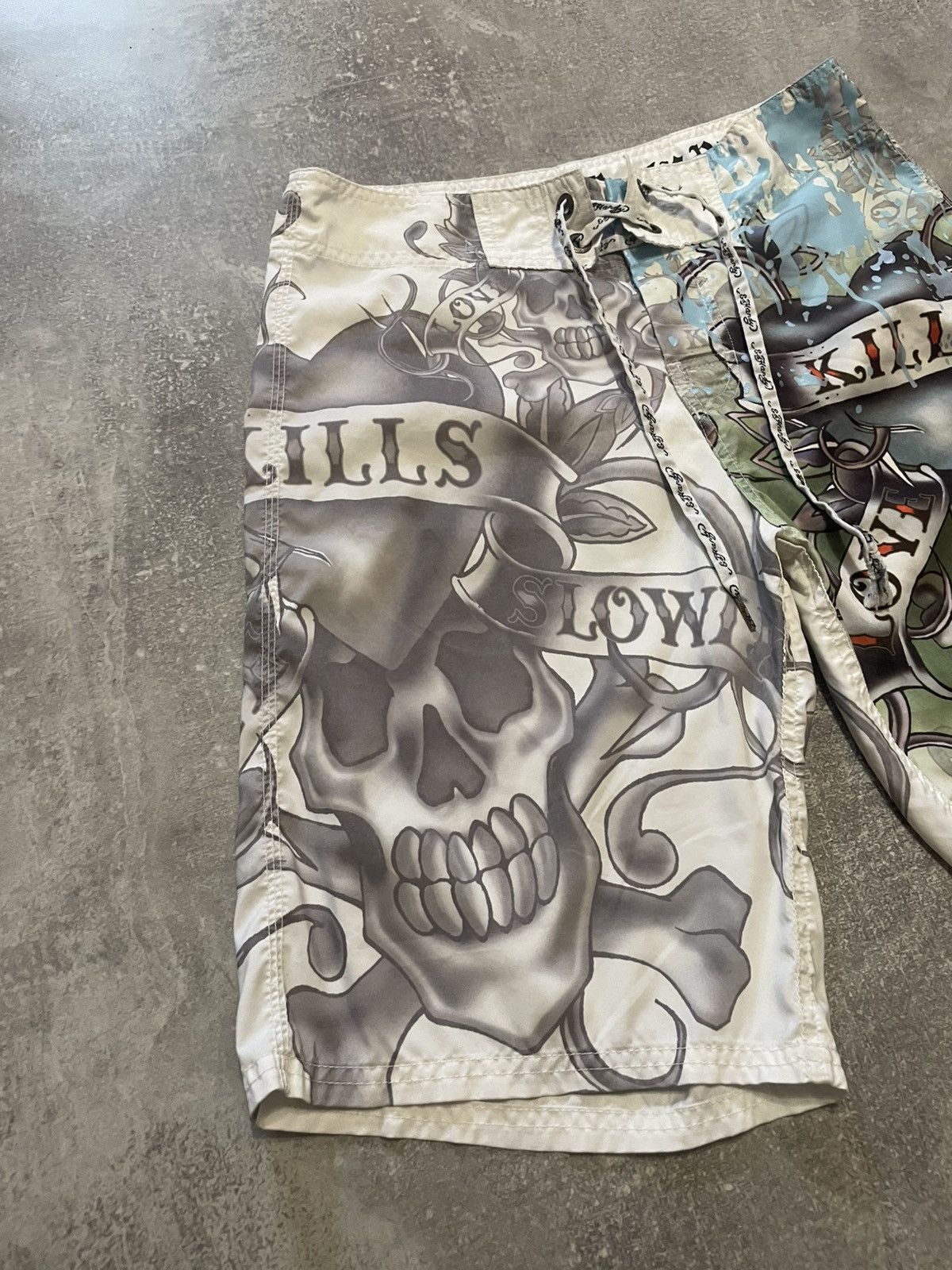 Ed Hardy × Vintage Vintage Ed Hardy Skulls Y2K Shorts Size US 32 / EU 48 - 4 Thumbnail