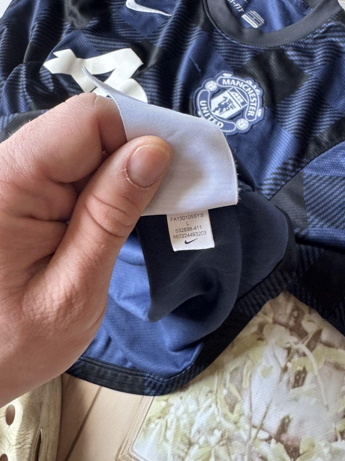 Nike Vintage Nike Manchester United 2012/13 Away Jersey - AON Size US M / EU 48-50 / 2 - 8 Thumbnail