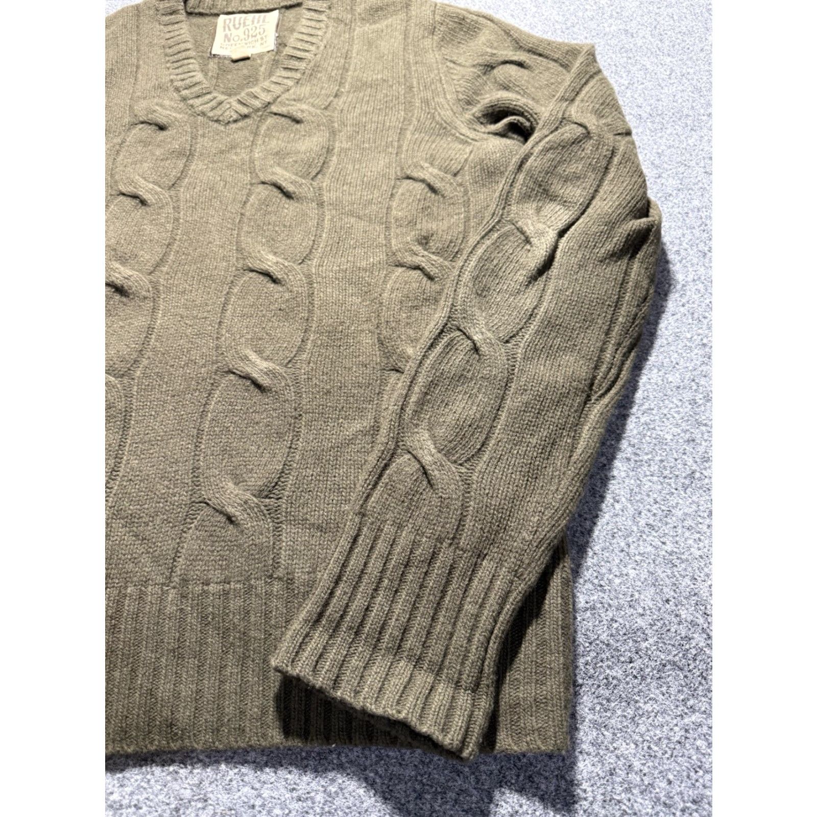 Vintage VINTAGE Ruehl No. 925 Cashmere And Lambs Wool Men’s V-Neck Sweater L Green Mens Pullover 90s? Size US L / EU 52-54 / 3 - 6 Thumbnail
