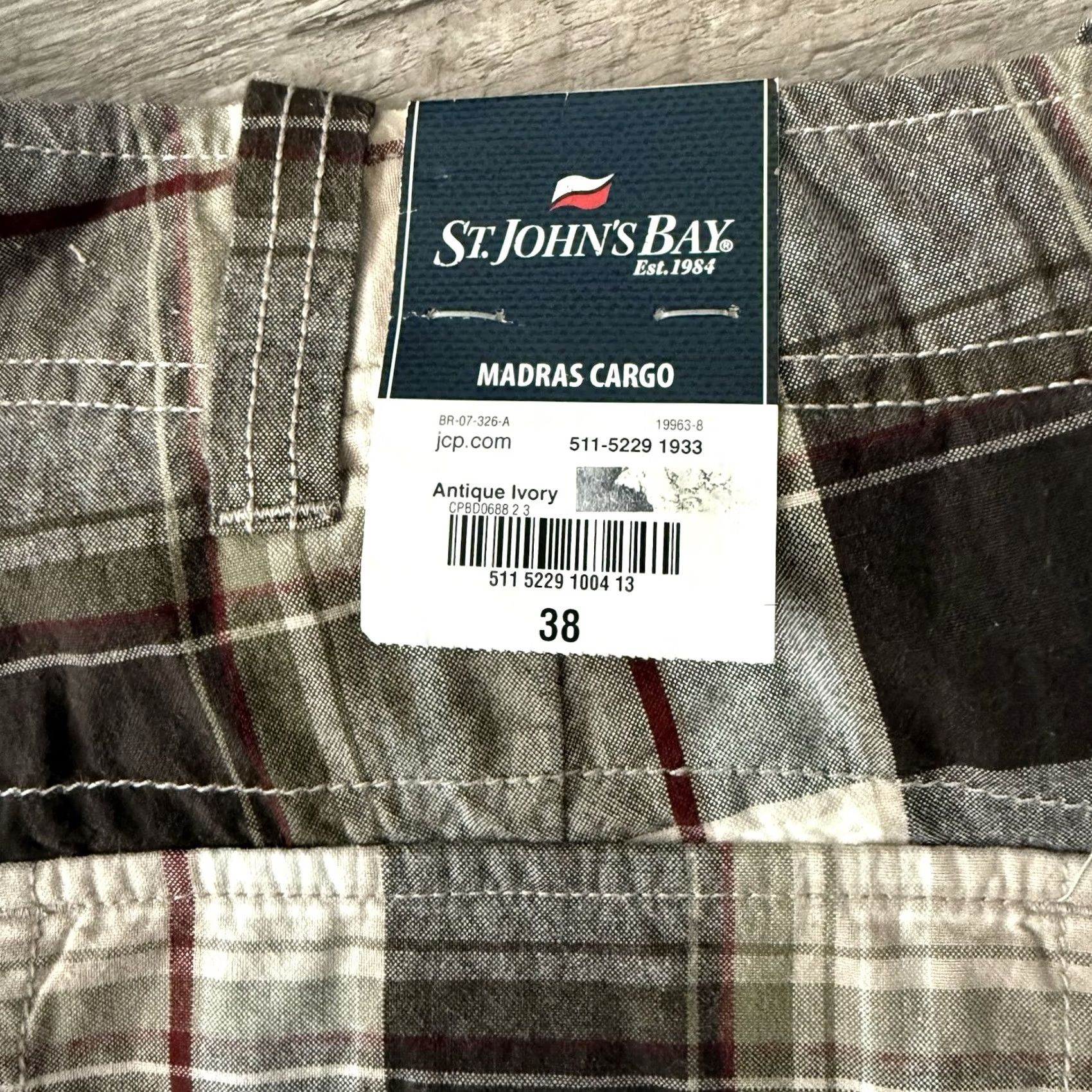 Vintage St John's Bay Madras Cargo Shorts Mens 38 Brown Plaid 100% Cotton NEW Regular Fit Flat Front Cargo Pocket Casual Summer Women? Mens Size US 38 / EU 54 - 4 Thumbnail