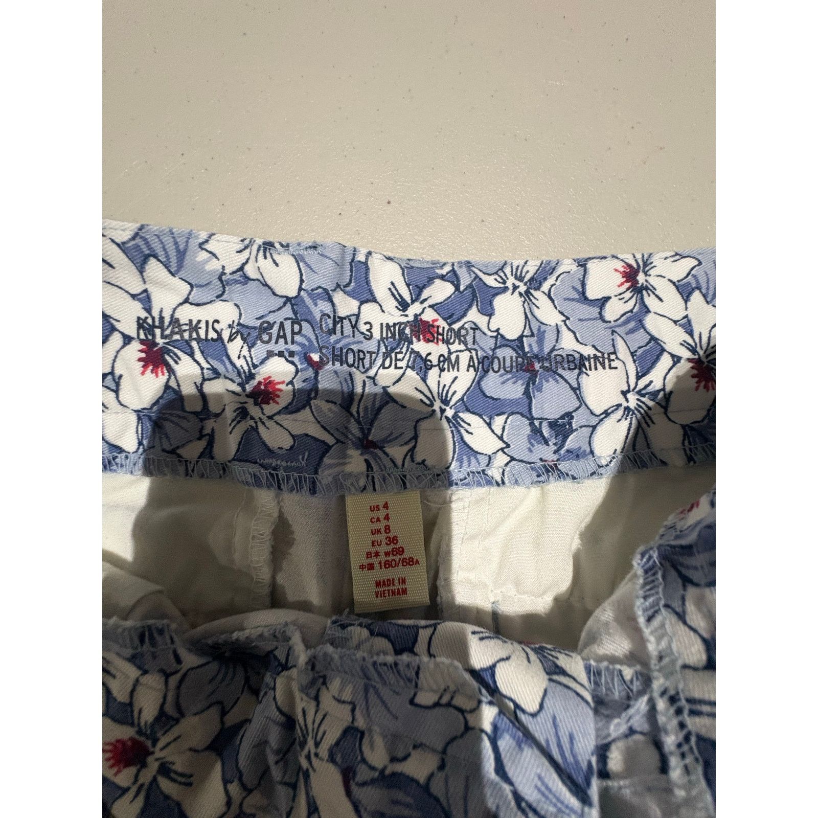 Gap Women’s GAP City Floral Khaki Shorts Size 4 Size 27" / US 4 / IT 40 - 3 Thumbnail