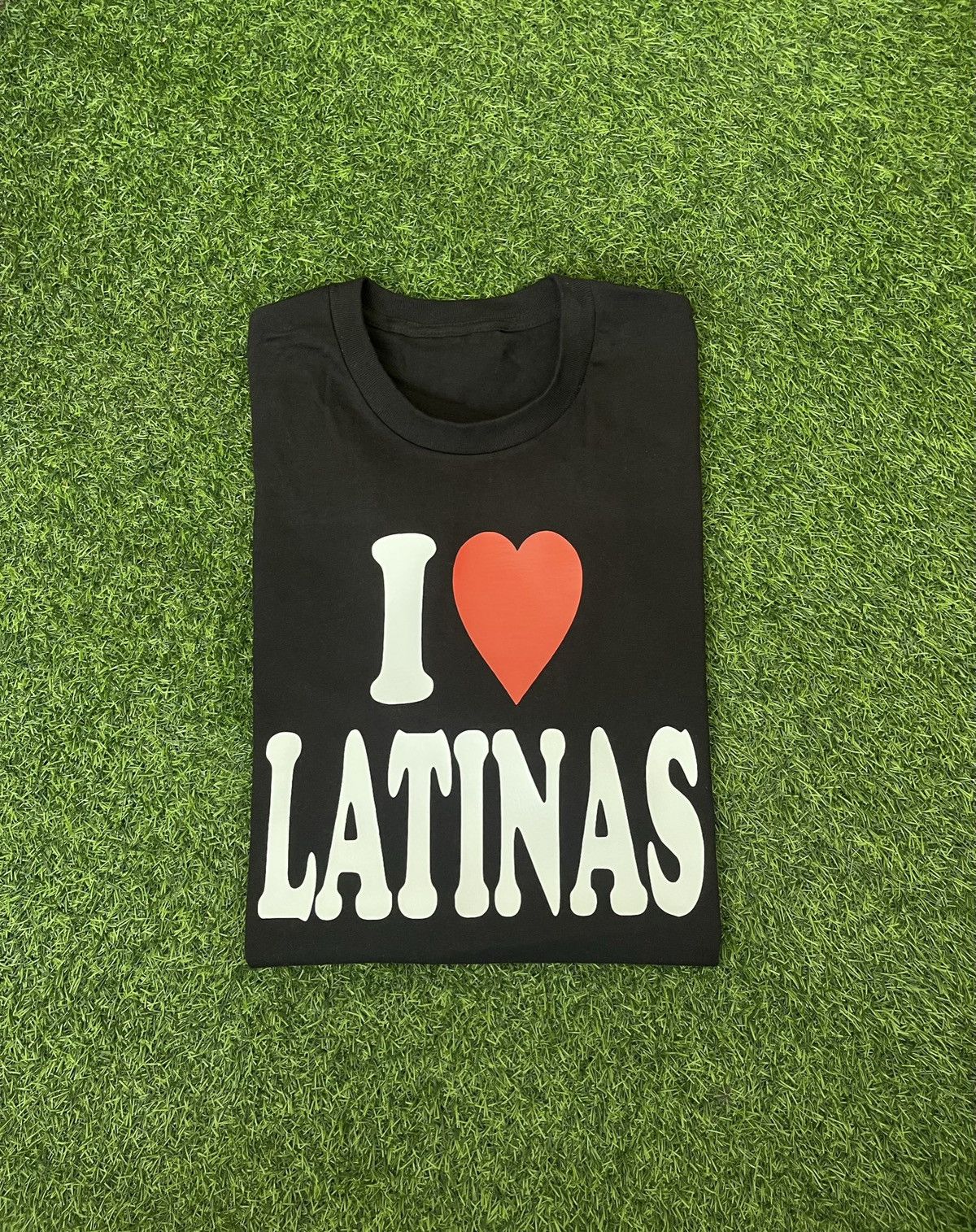 Vintage I LUV LATINAS TSHIRT Size US M / EU 48-50 / 2 - 1 Preview