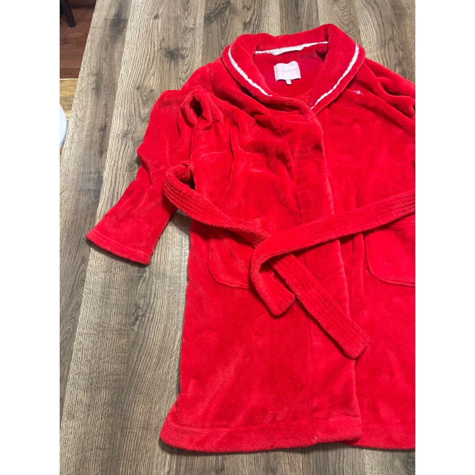 Victoria's Secret Victoria's Secret Robe Womens Size S Red Tie Waist Pockets Long Sleeve Regular 3/4 Boundaries? Size ONE SIZE - 3 Thumbnail