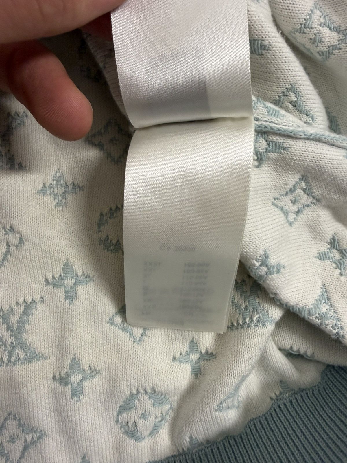 Louis Vuitton Louis Vuitton Gradient Monogram Baby Blue Hoodie Size US L / EU 52-54 / 3 - 15 Thumbnail